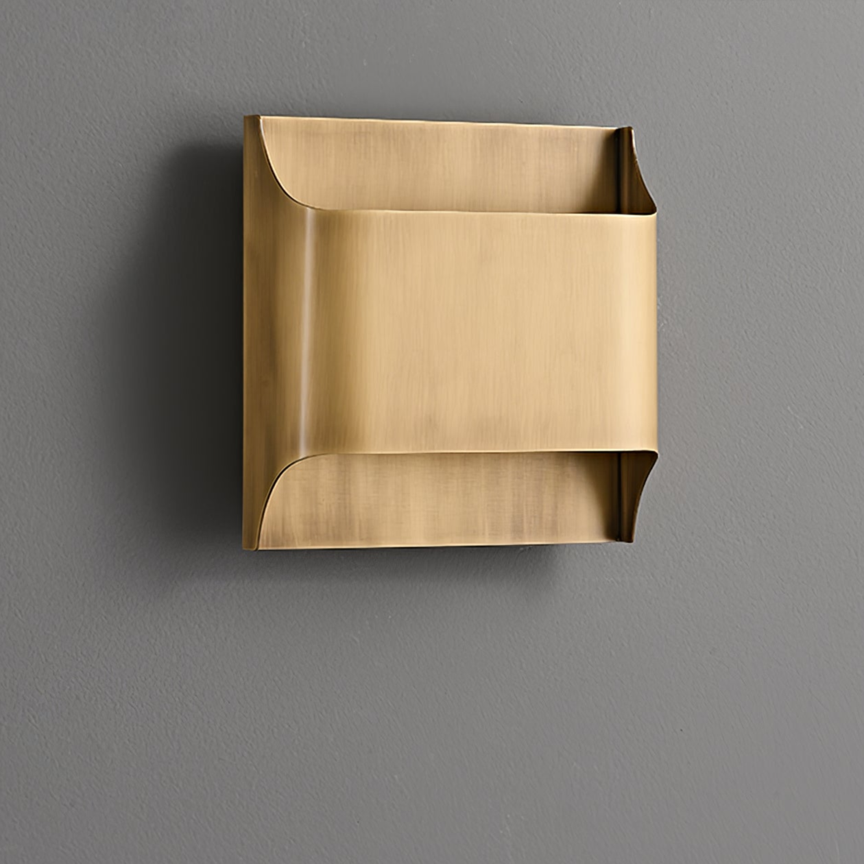 Leclerc Brass Wall Lamp – Polished Brass & Matte Black Sconce