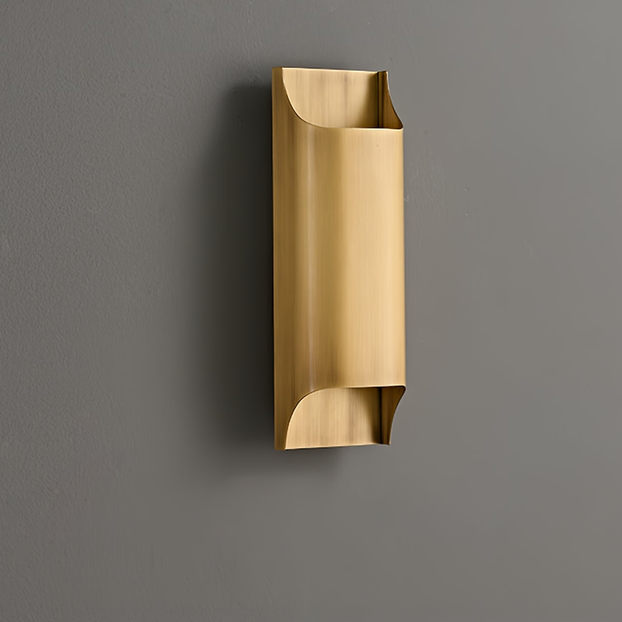 Leclerc Brass Wall Lamp – Polished Brass & Matte Black Sconce