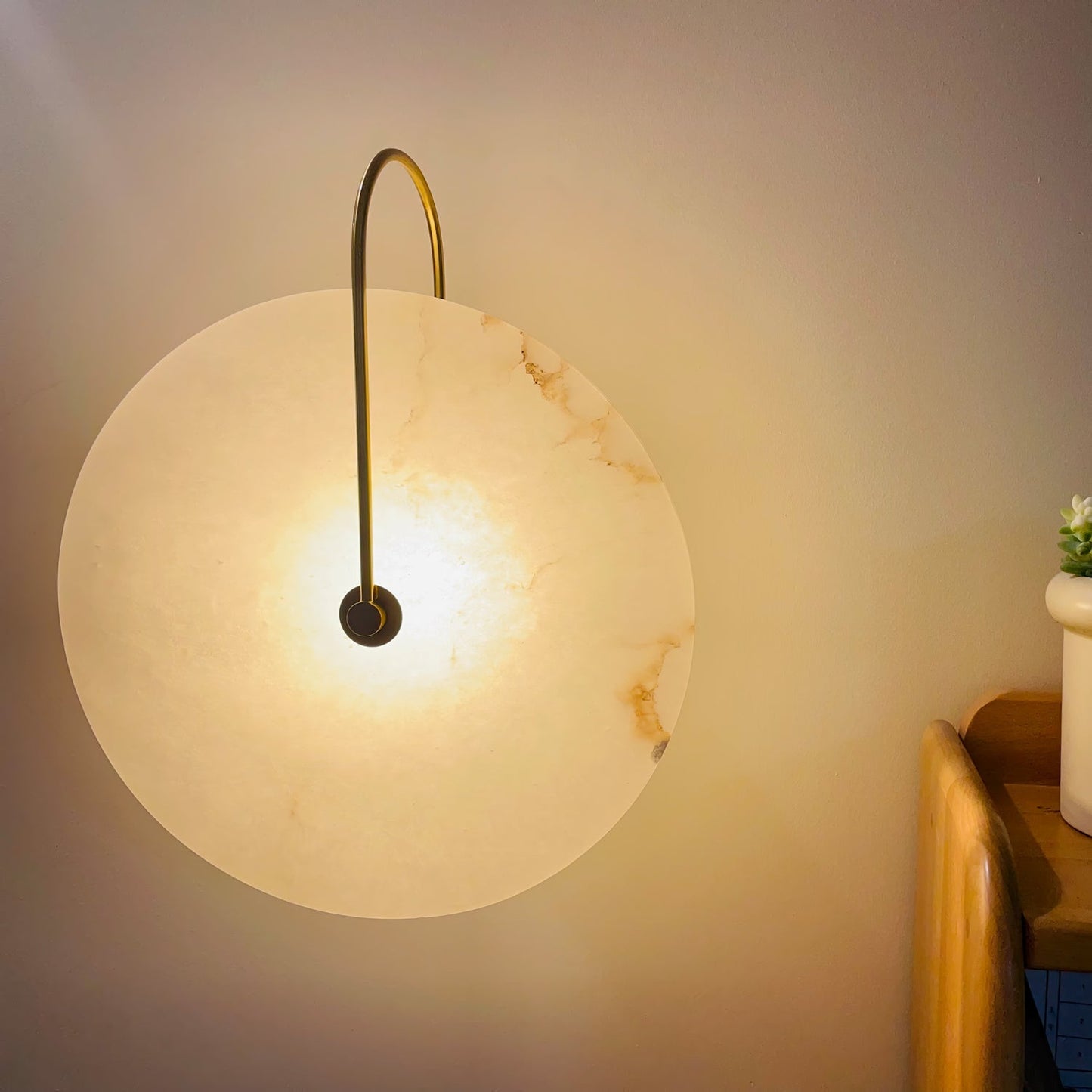 Vakkerlight Alabaster LED Wall Lamp with Gold Black Finish