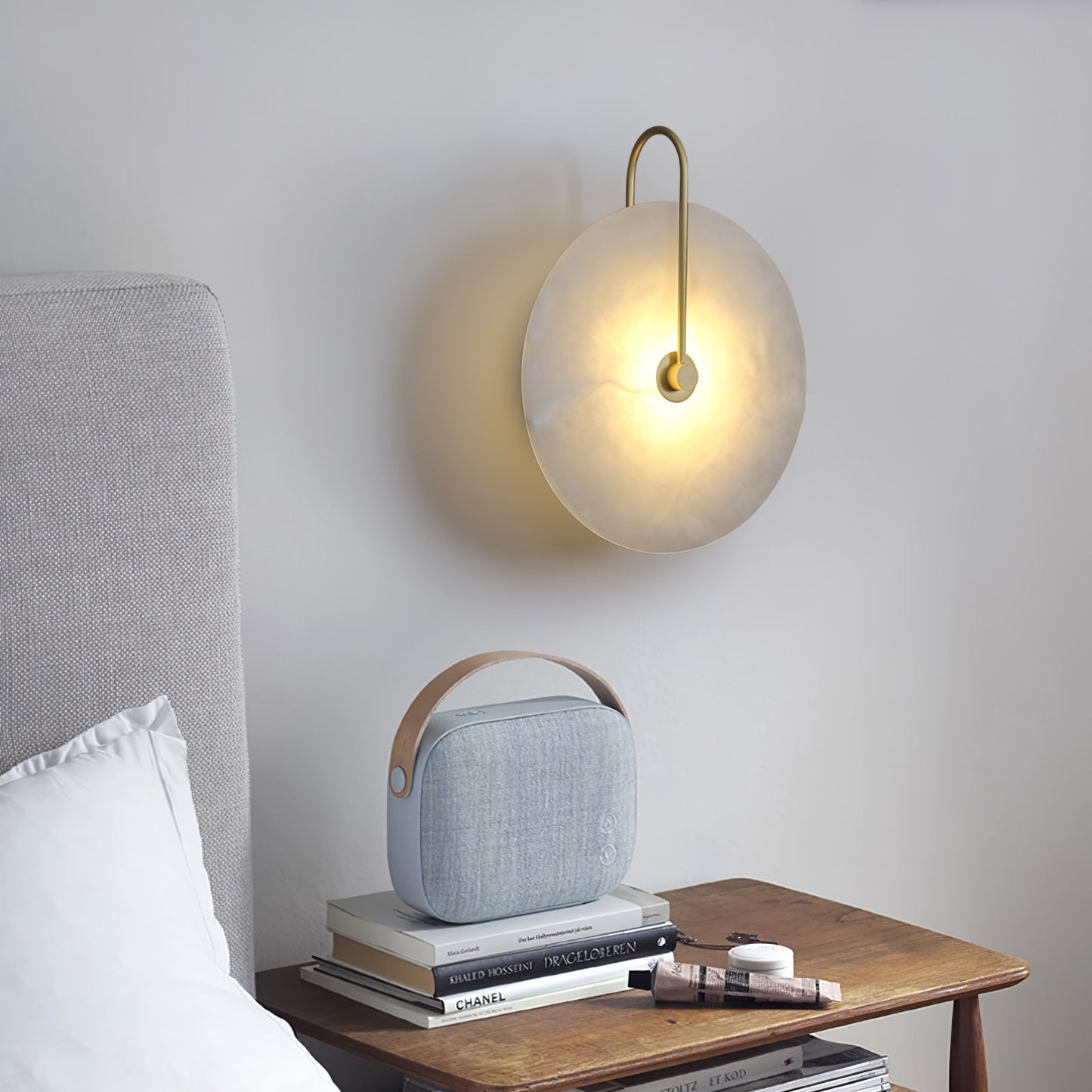 Vakkerlight Alabaster LED Wall Lamp with Gold Black Finish