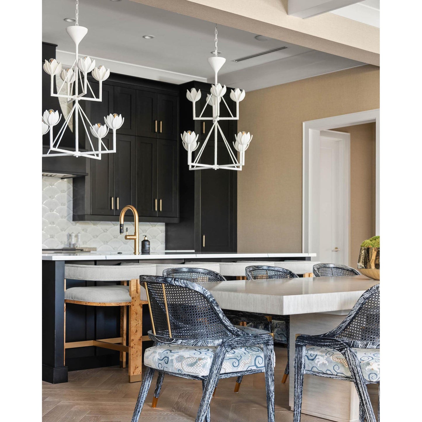 Alberto Lotus Bloom Chandelier - YIOSI