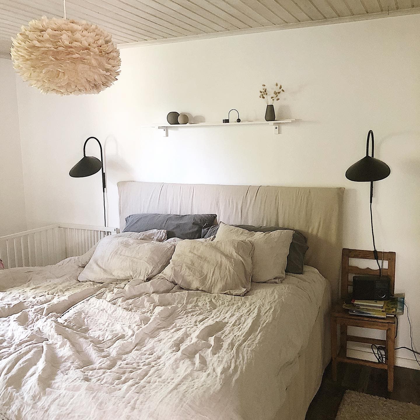 Alocasia Swivel Plug‑in Wall Lamp – Adjustable Modern Lighting