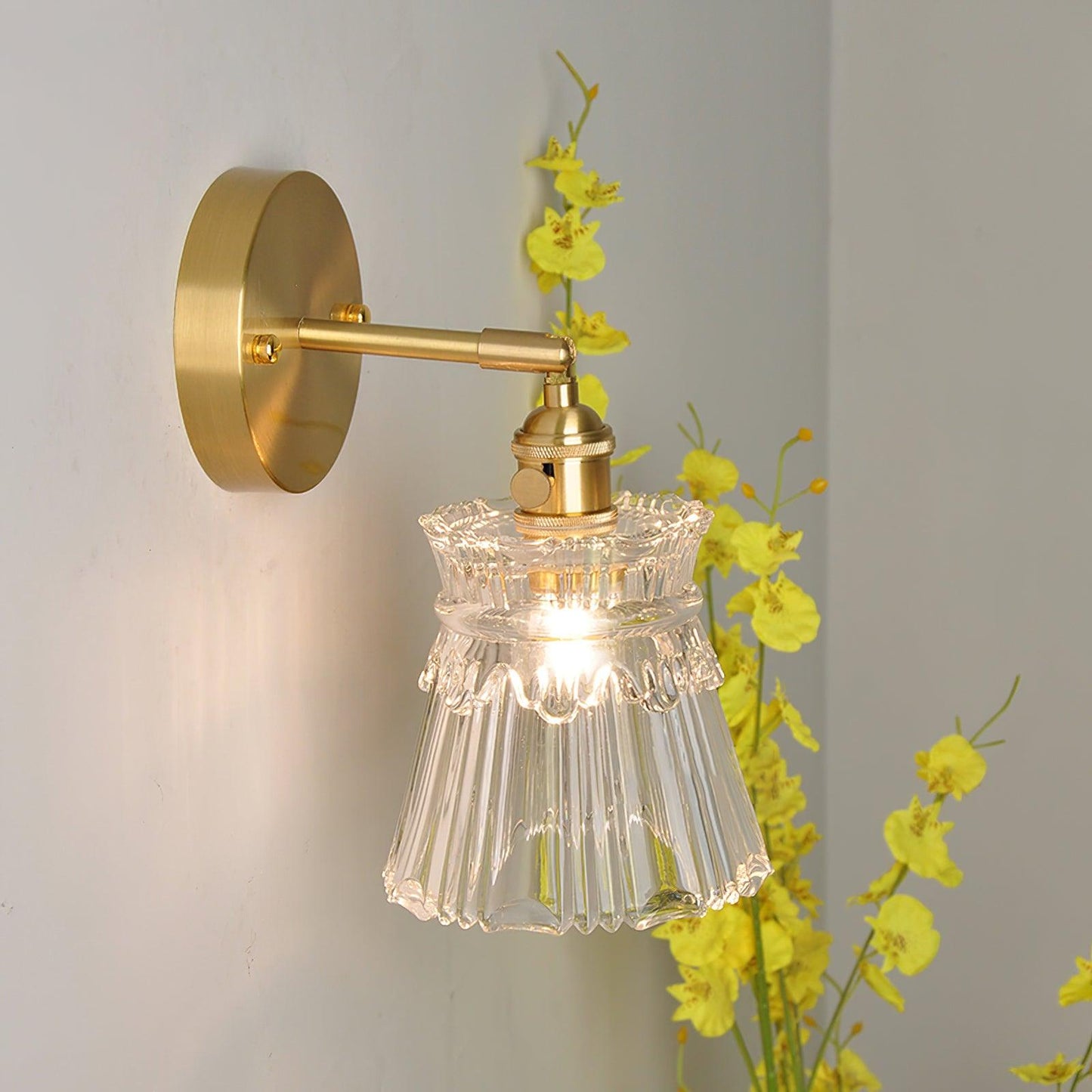 Chaika Brass & Clear Glass Wall Lamp – Classic Modern Elegance