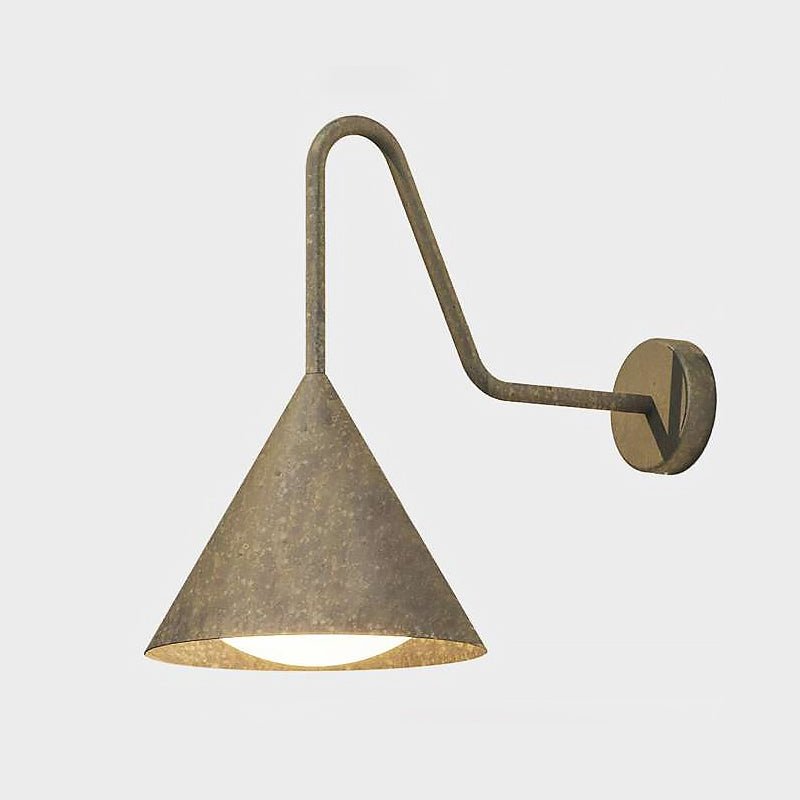 Vakkerlight Cone Metal Wall Lamp – Gold/Black Warm Light