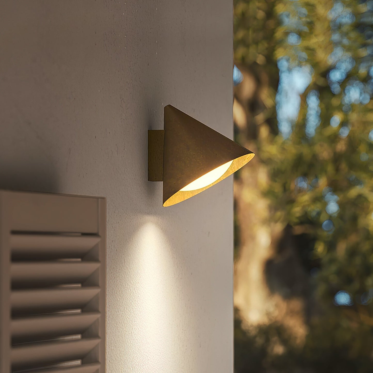 Vakkerlight Cone Metal Wall Lamp – Gold/Black Warm Light
