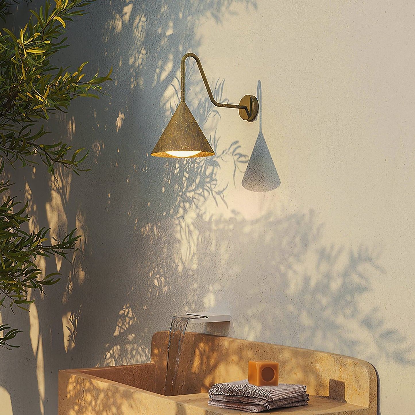 Vakkerlight Cone Metal Wall Lamp – Gold/Black Warm Light