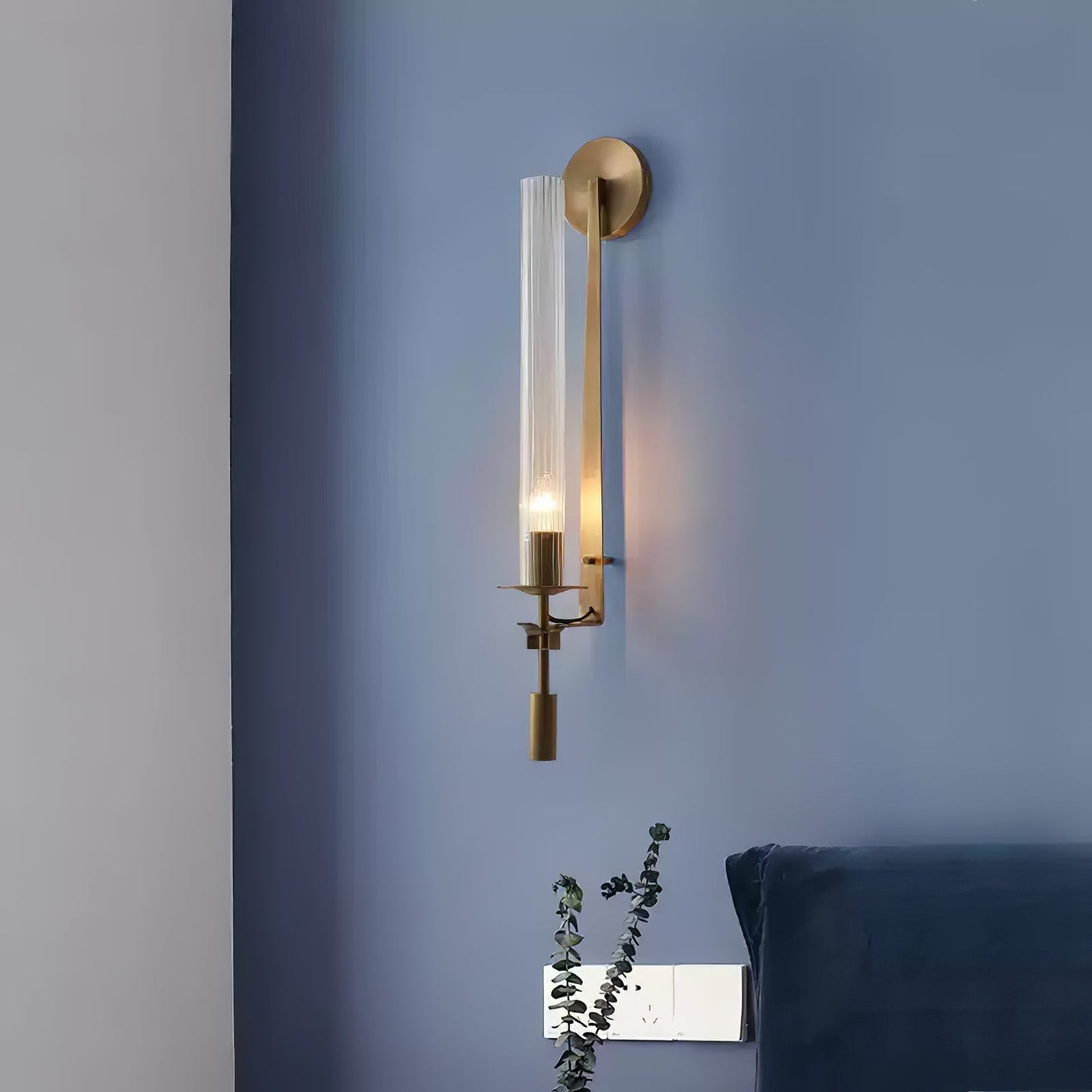 Elegant French Classicism Fontanelle Wall Lamp – Brass & Glass Sconce