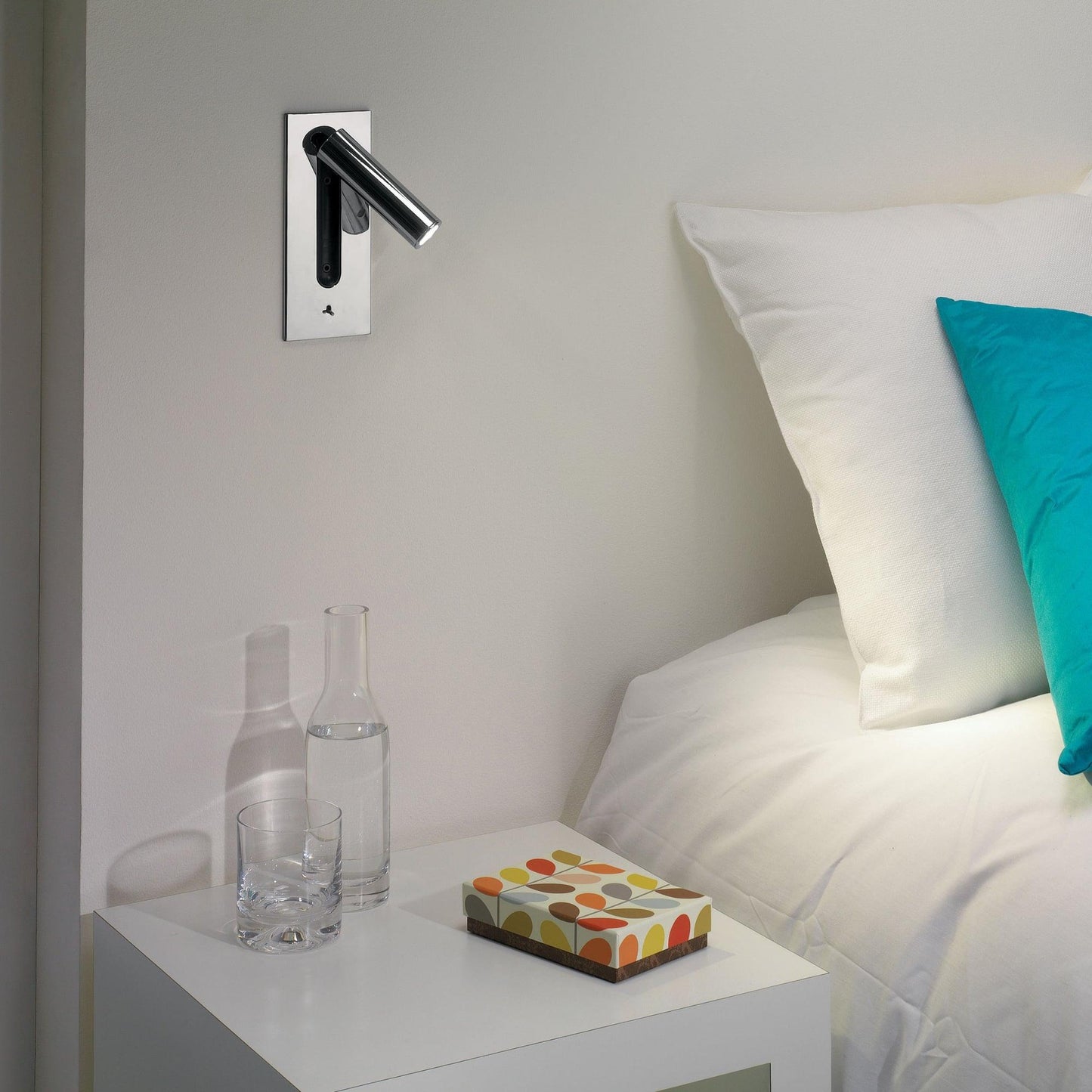 Vakker Folded Back Bedside Wall Lamp with Adjustable LED
