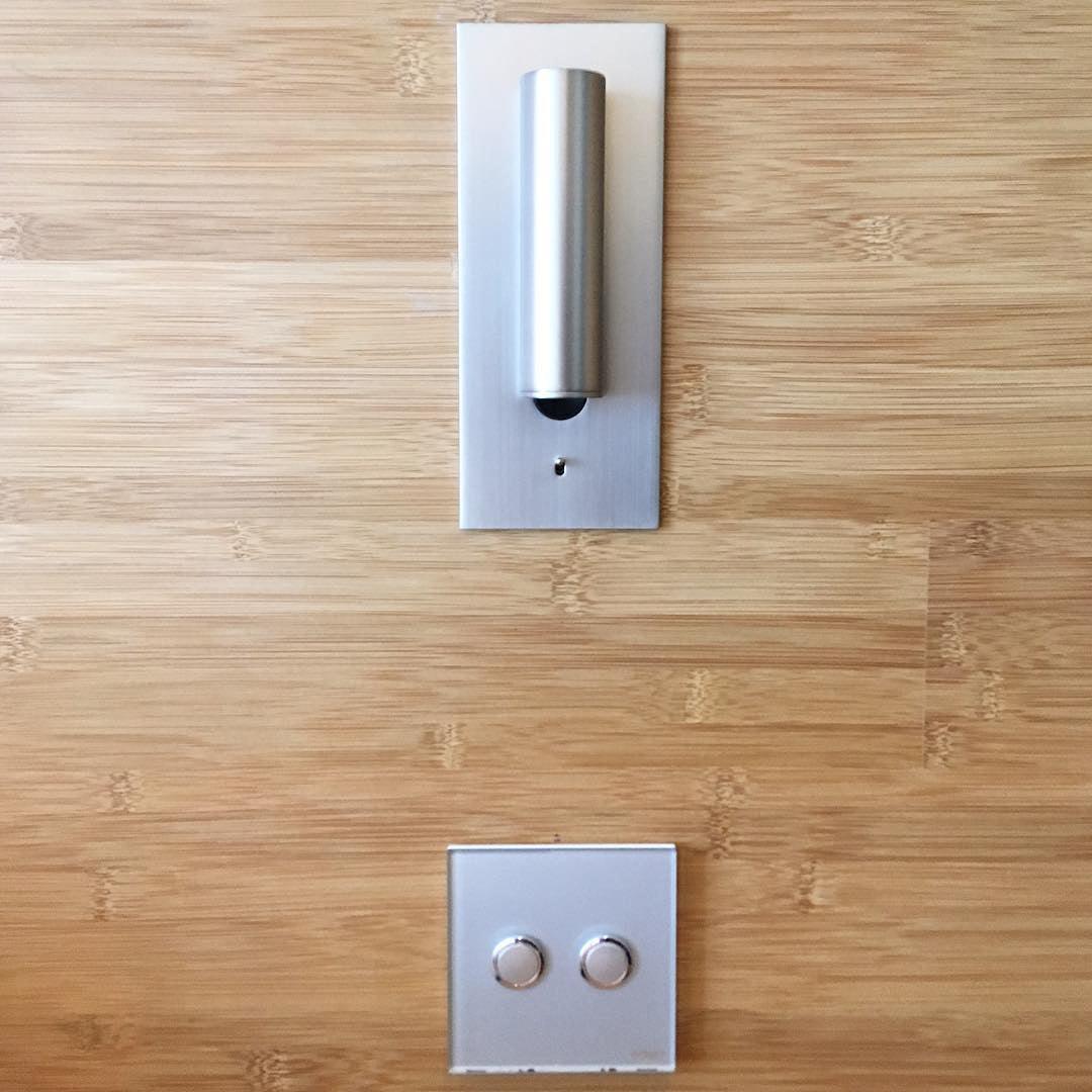 Vakker Folded Back Bedside Wall Lamp with Adjustable LED
