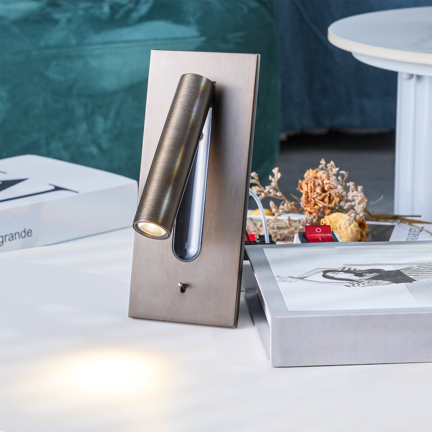 Vakker Folded Back Bedside Wall Lamp with Adjustable LED