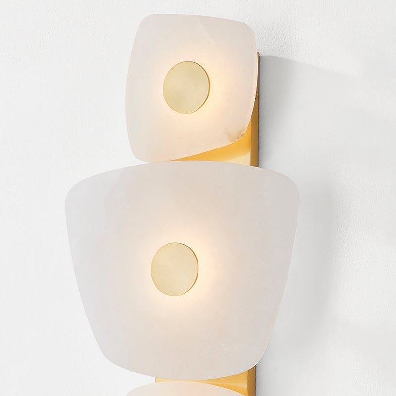 Holmdel Alabaster Wall Lamp with Brass Frame – Warm LED Light
