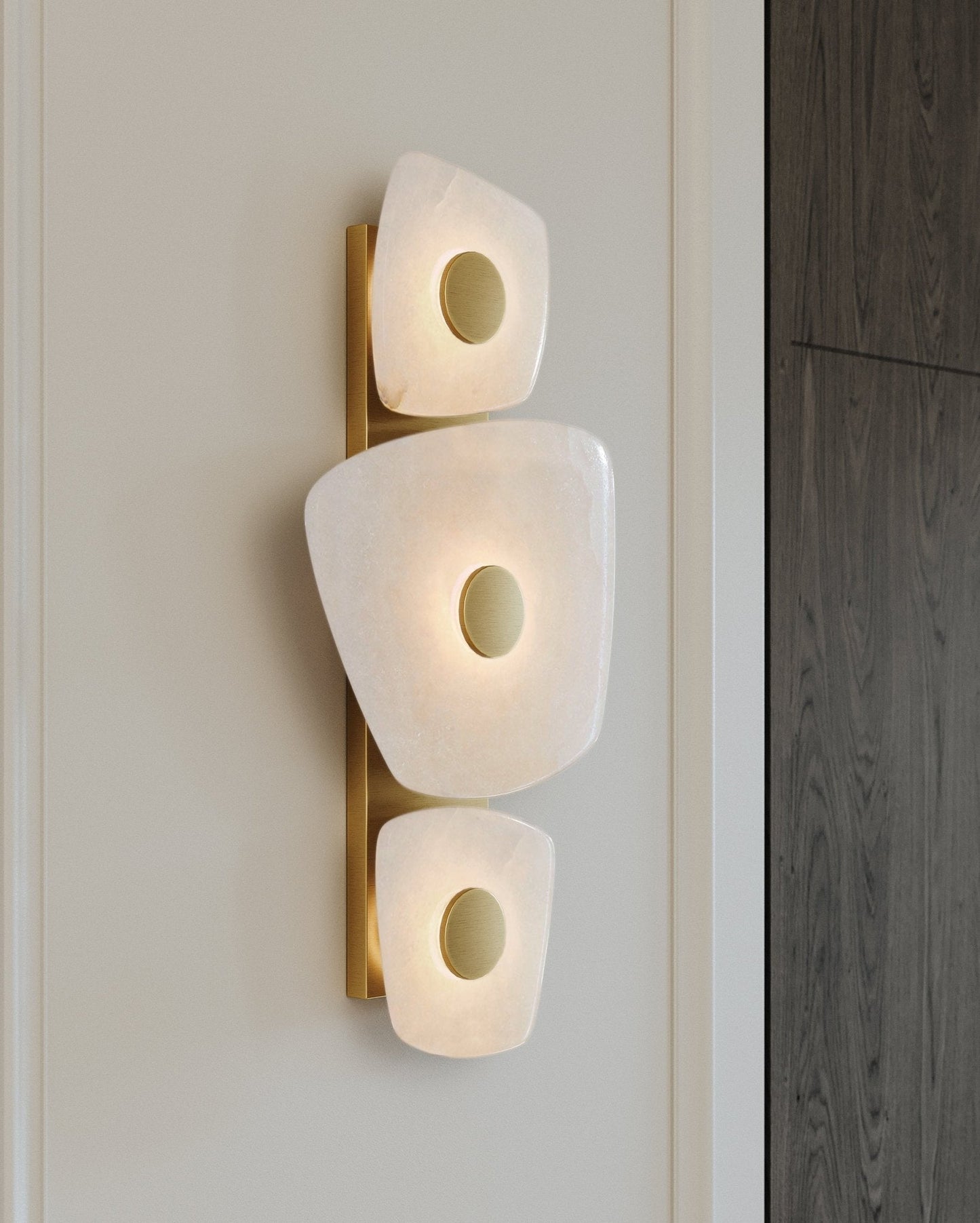 Holmdel Alabaster Wall Lamp with Brass Frame – Warm LED Light