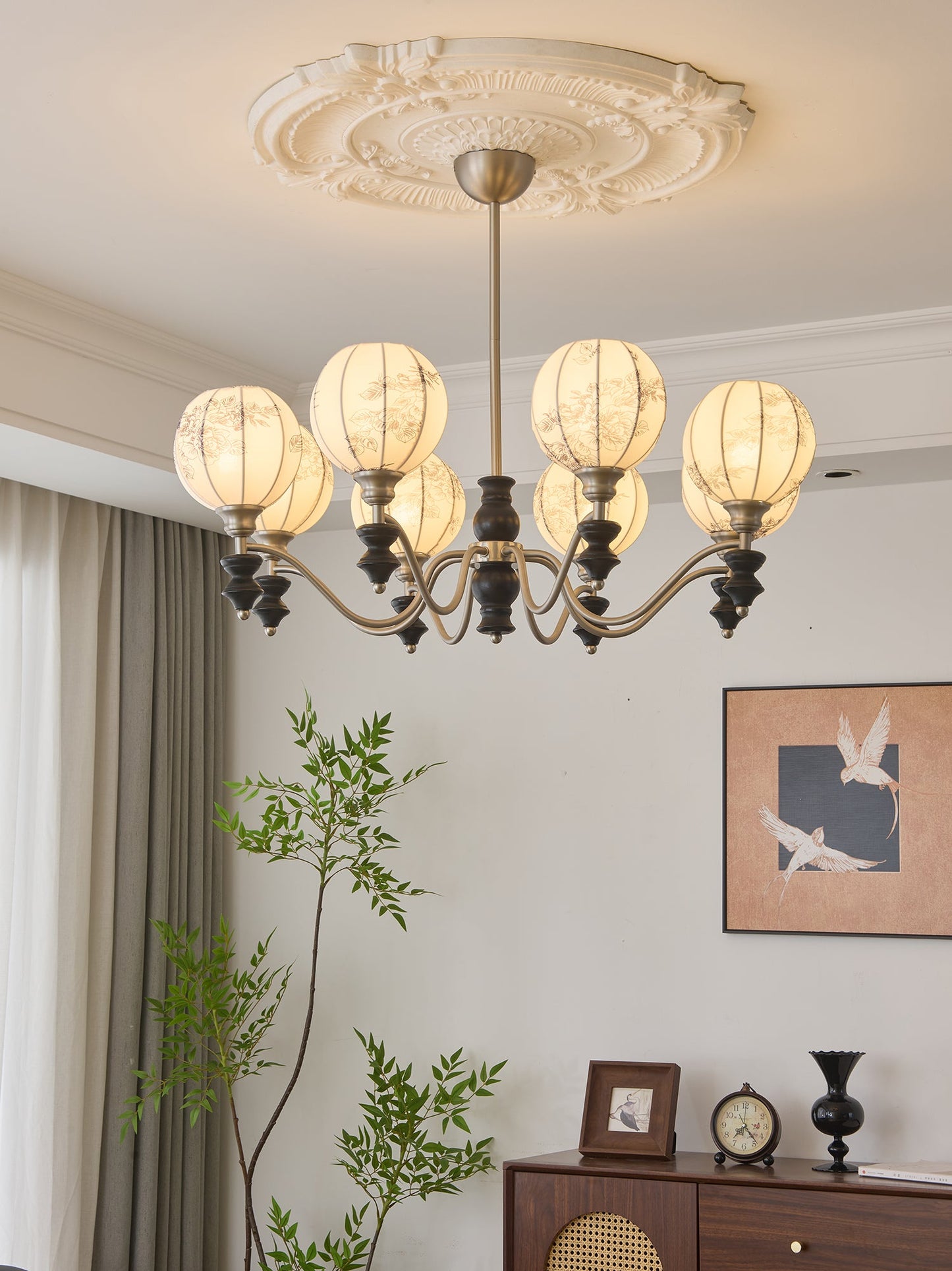 Juliette Chandelier - YIOSI