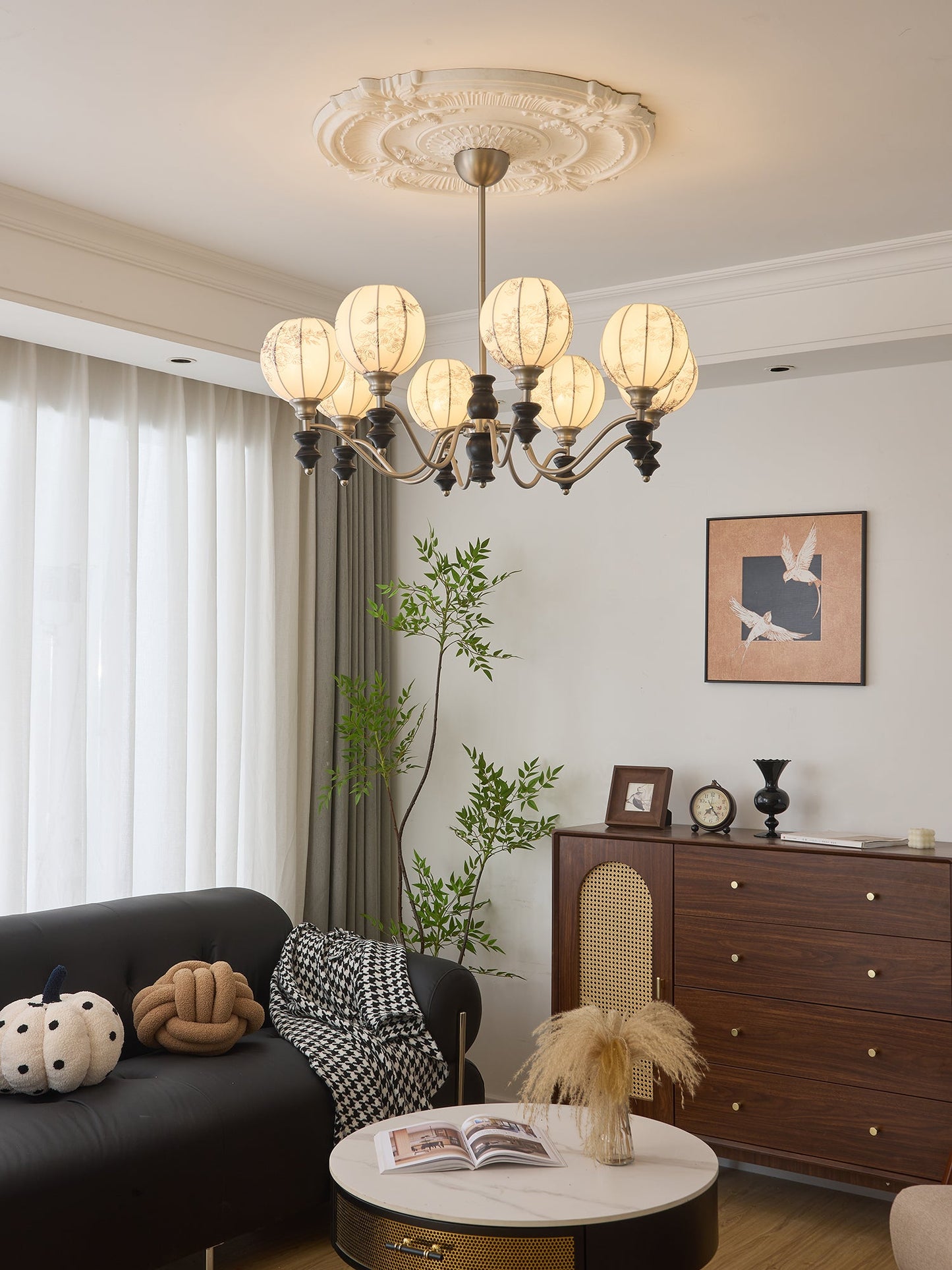 Juliette Chandelier - YIOSI