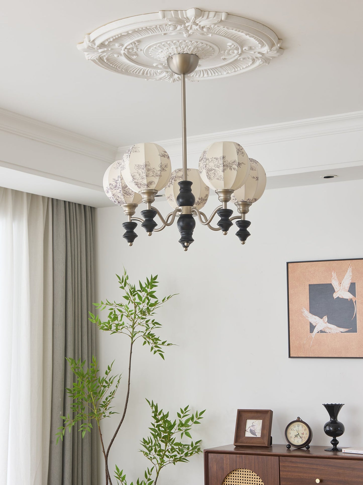 Juliette Chandelier - YIOSI