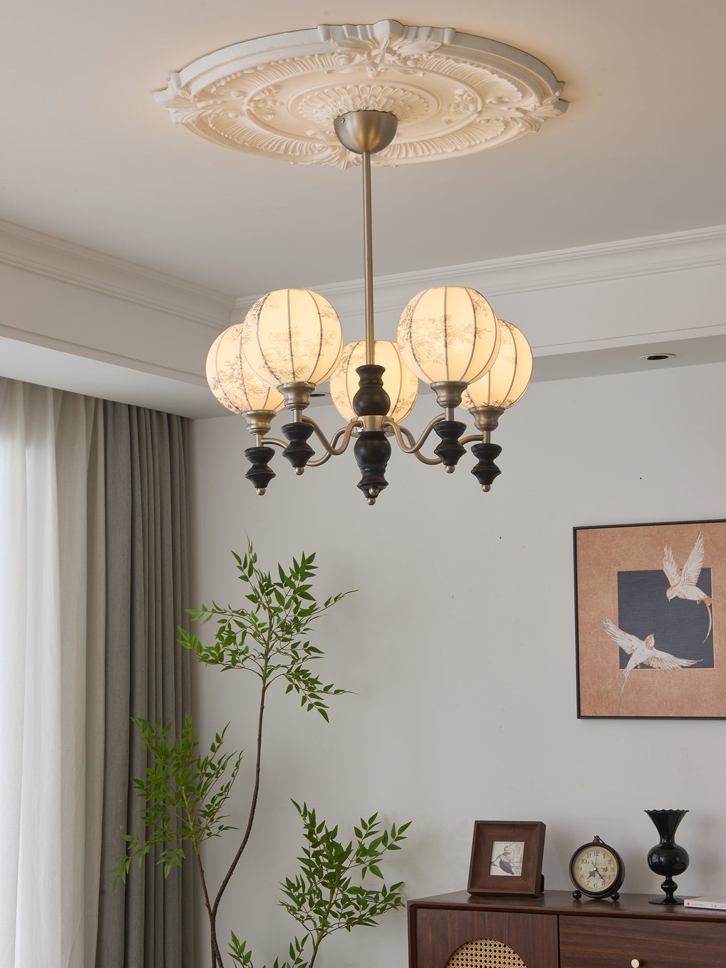 Juliette Chandelier - YIOSI