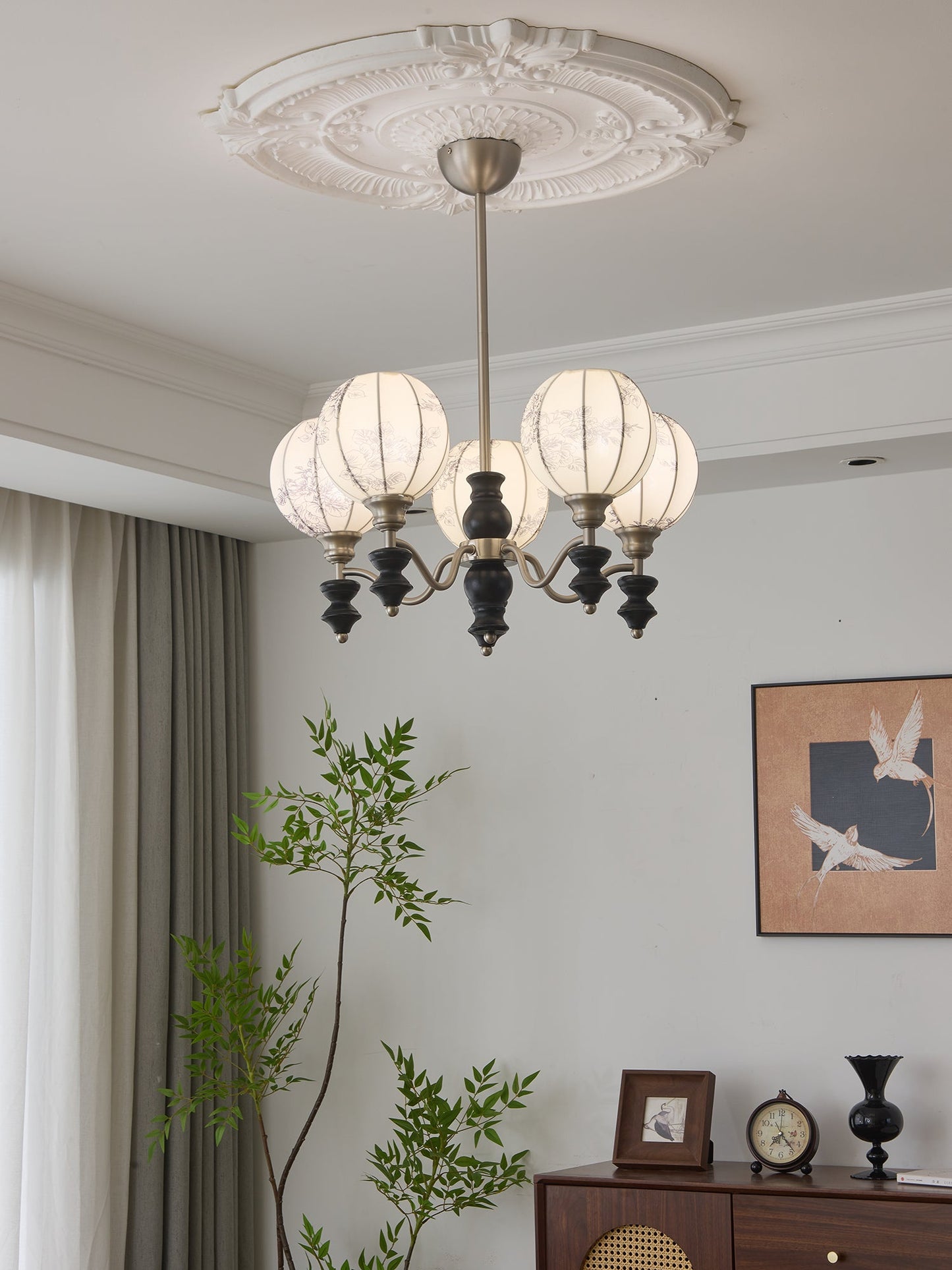 Juliette Chandelier - YIOSI