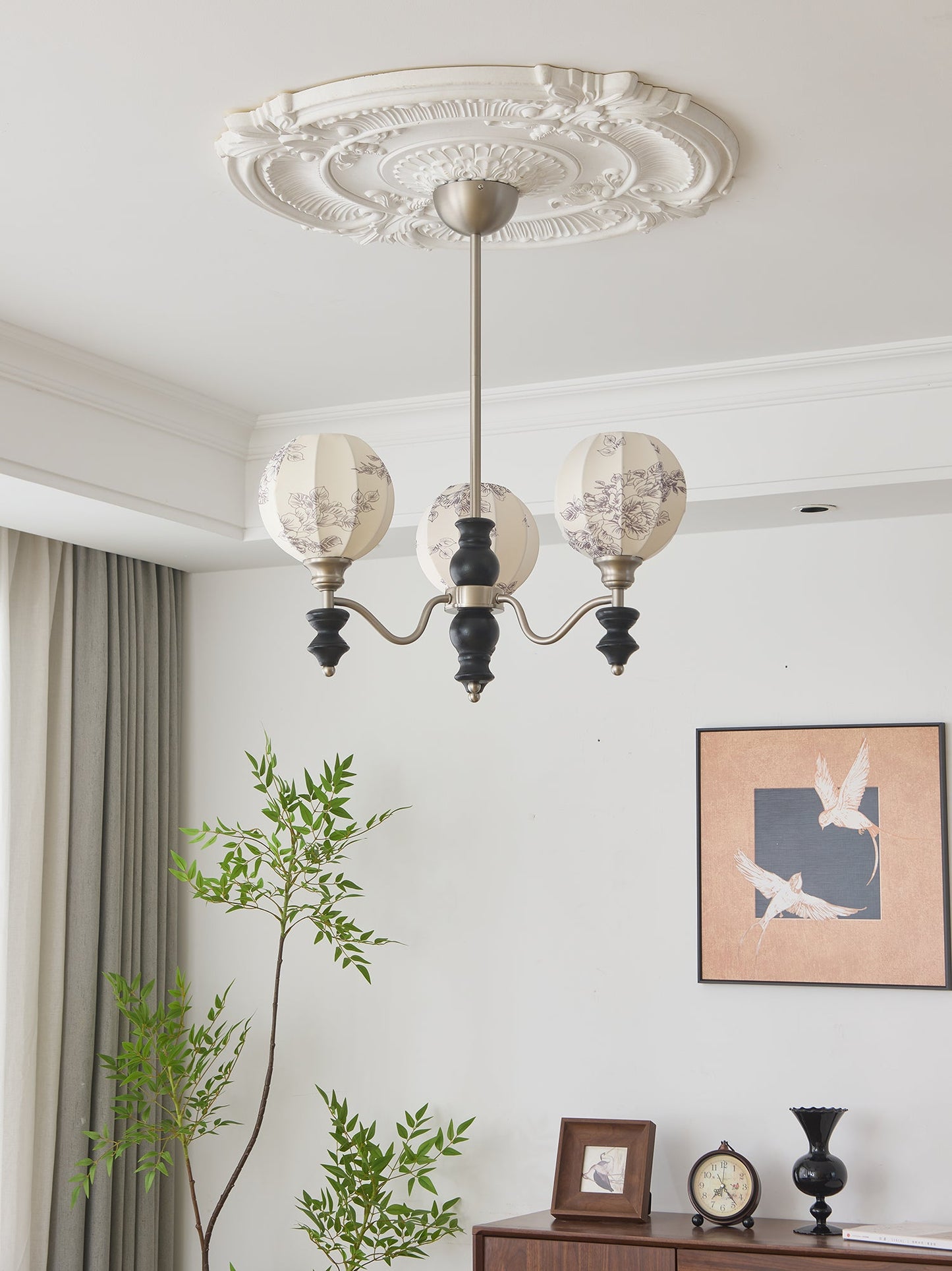 Juliette Chandelier - YIOSI