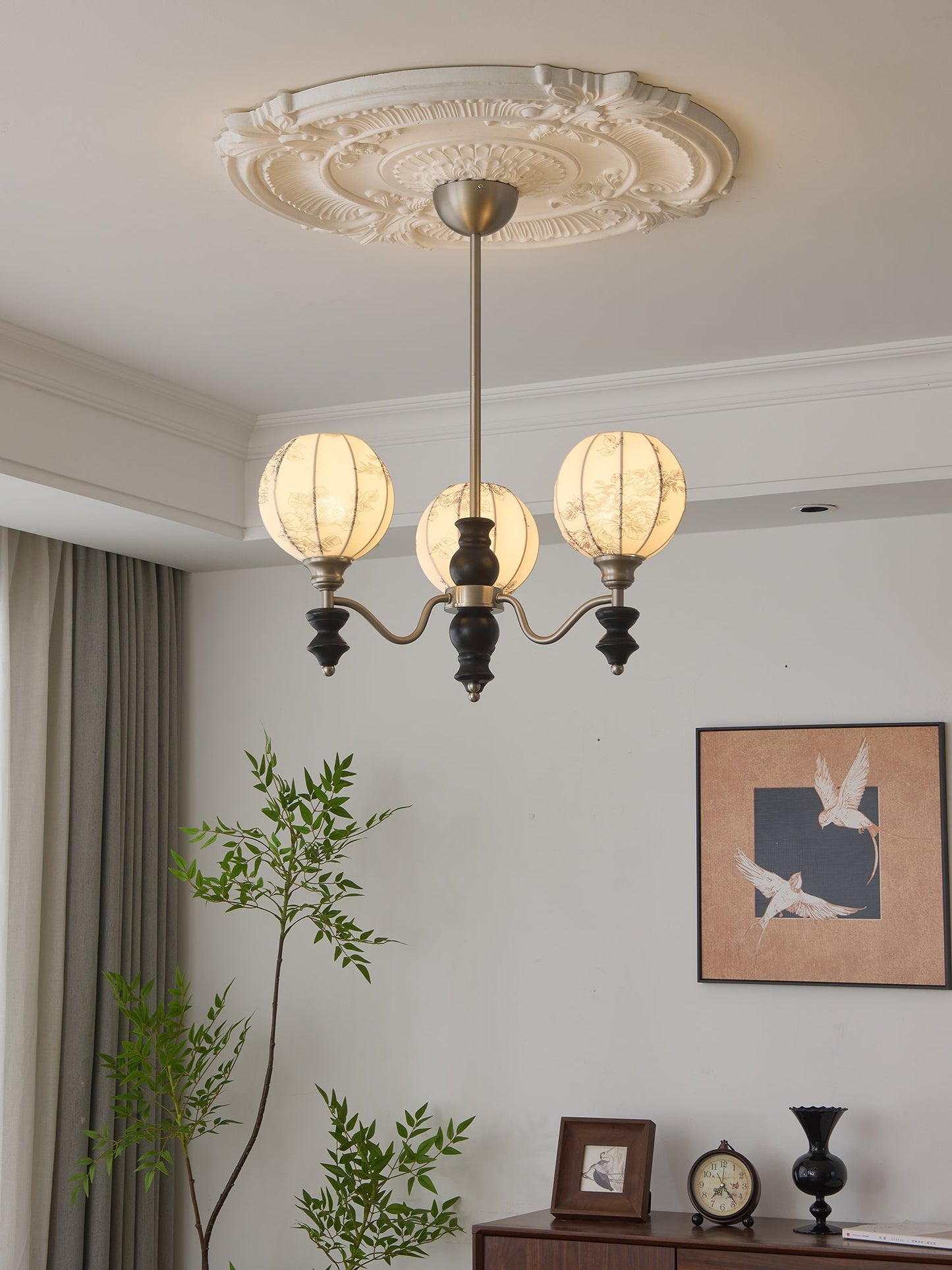 Juliette Chandelier - YIOSI
