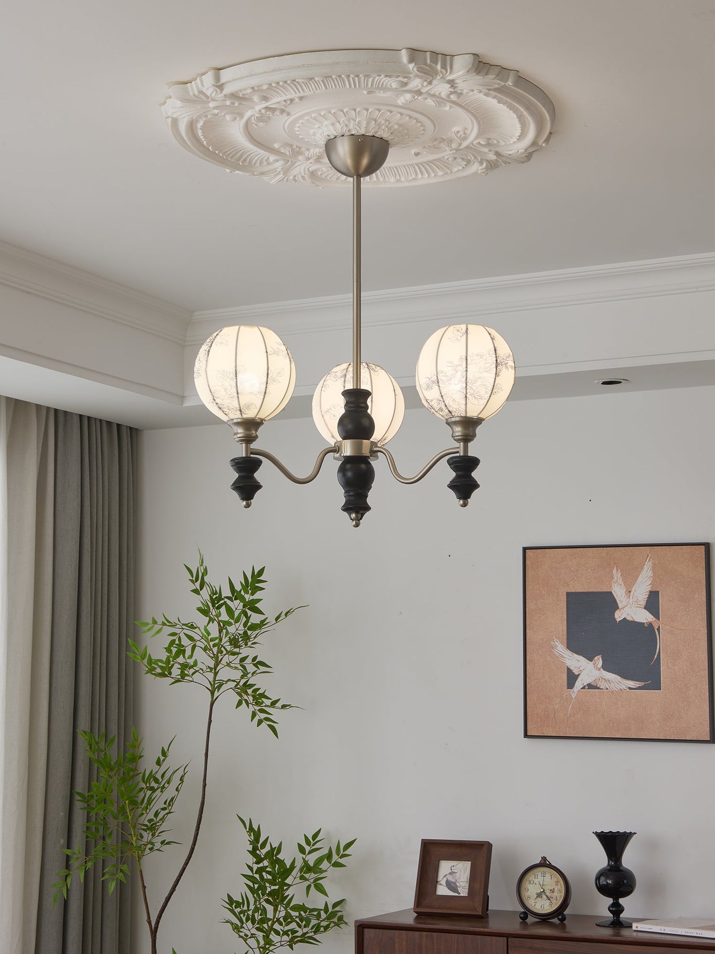 Juliette Chandelier - YIOSI