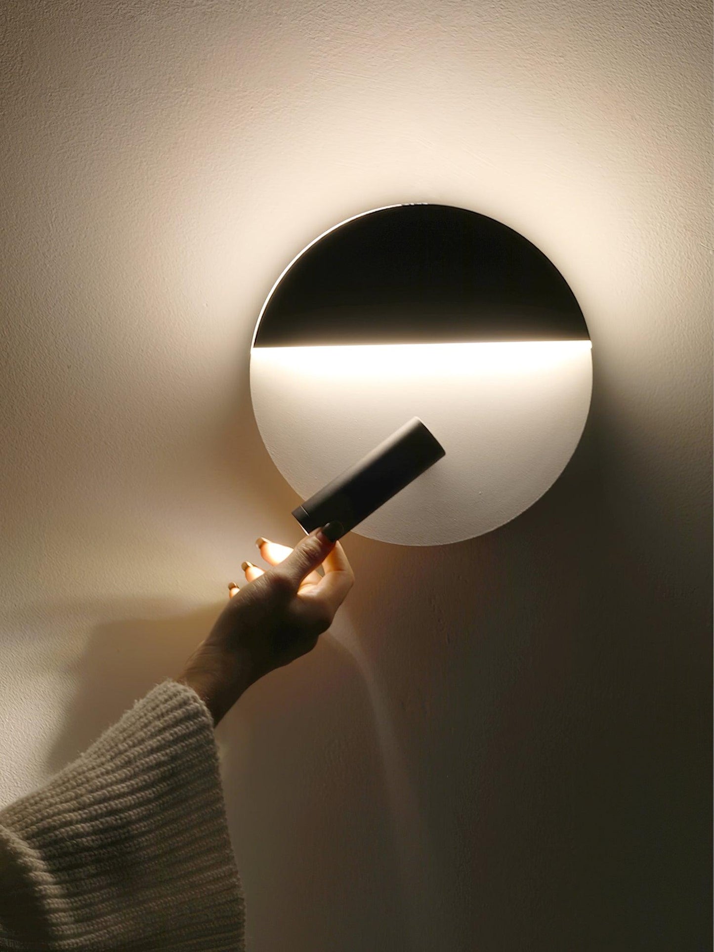 Kneeland Rotatable Wall Lamp - YIOSI