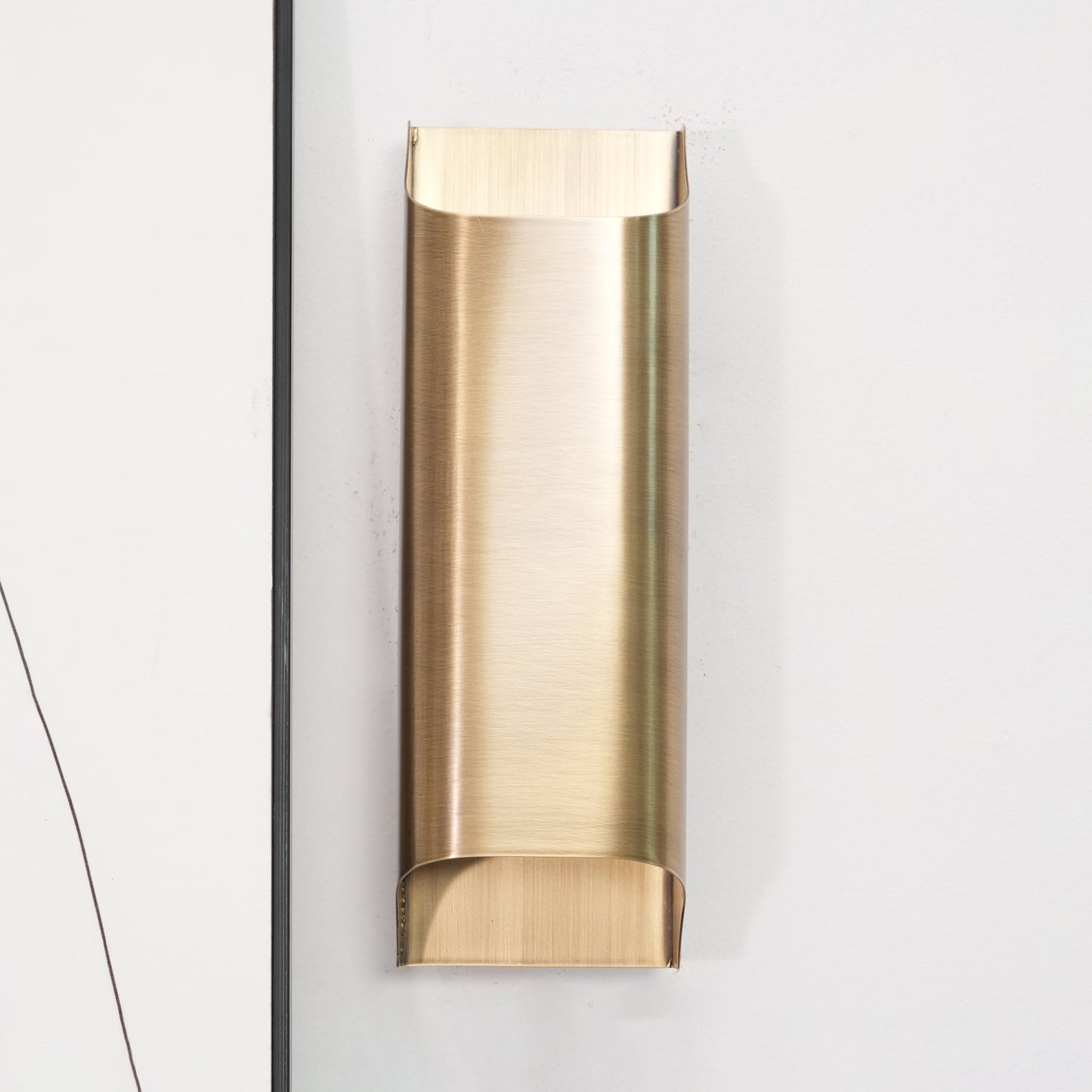 Leclerc Brass Wall Lamp – Polished Brass & Matte Black Sconce