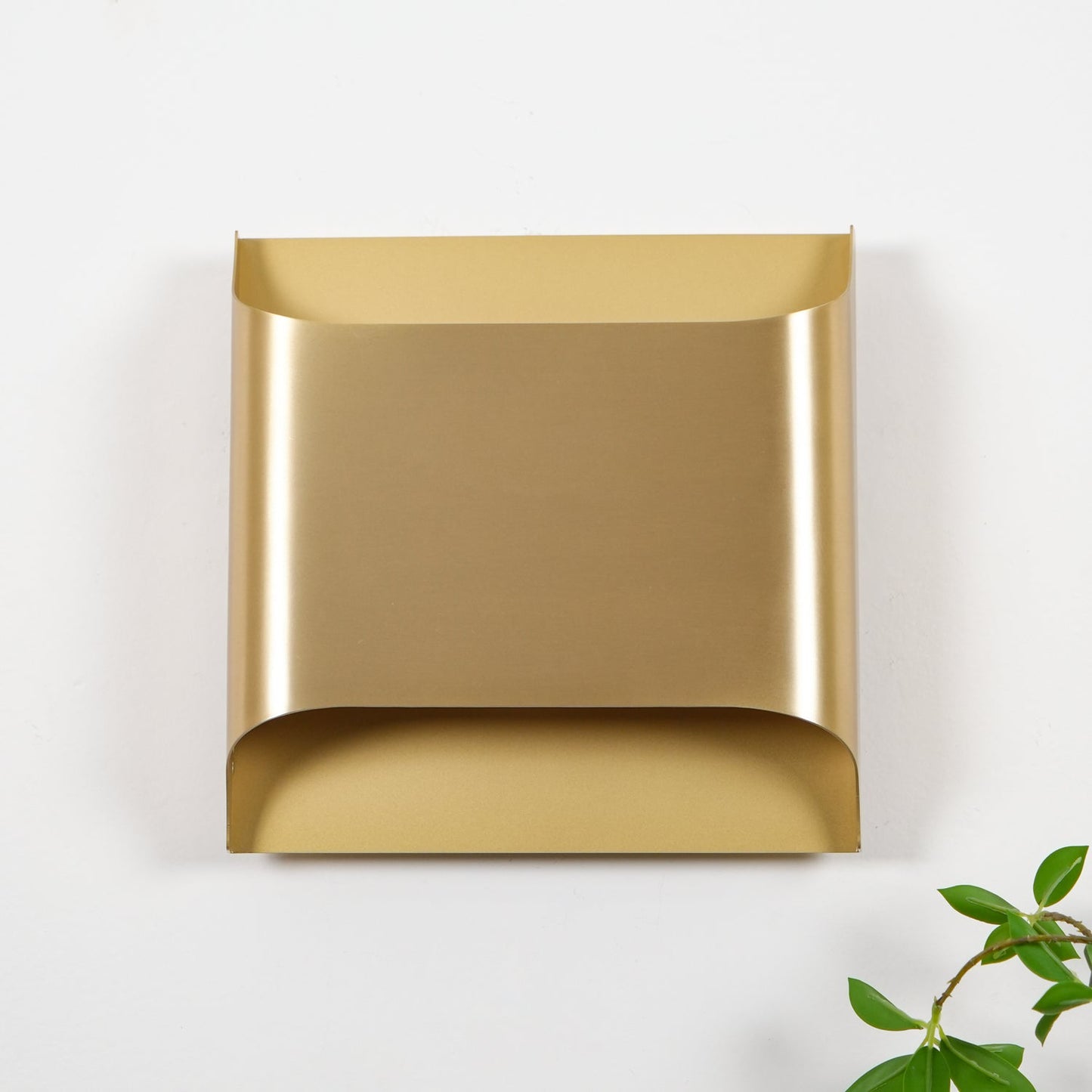Leclerc Brass Wall Lamp – Polished Brass & Matte Black Sconce