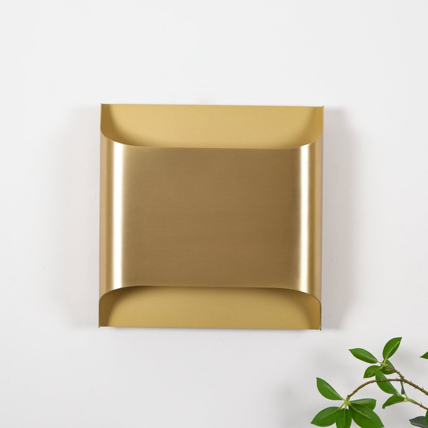Leclerc Brass Wall Lamp – Polished Brass & Matte Black Sconce