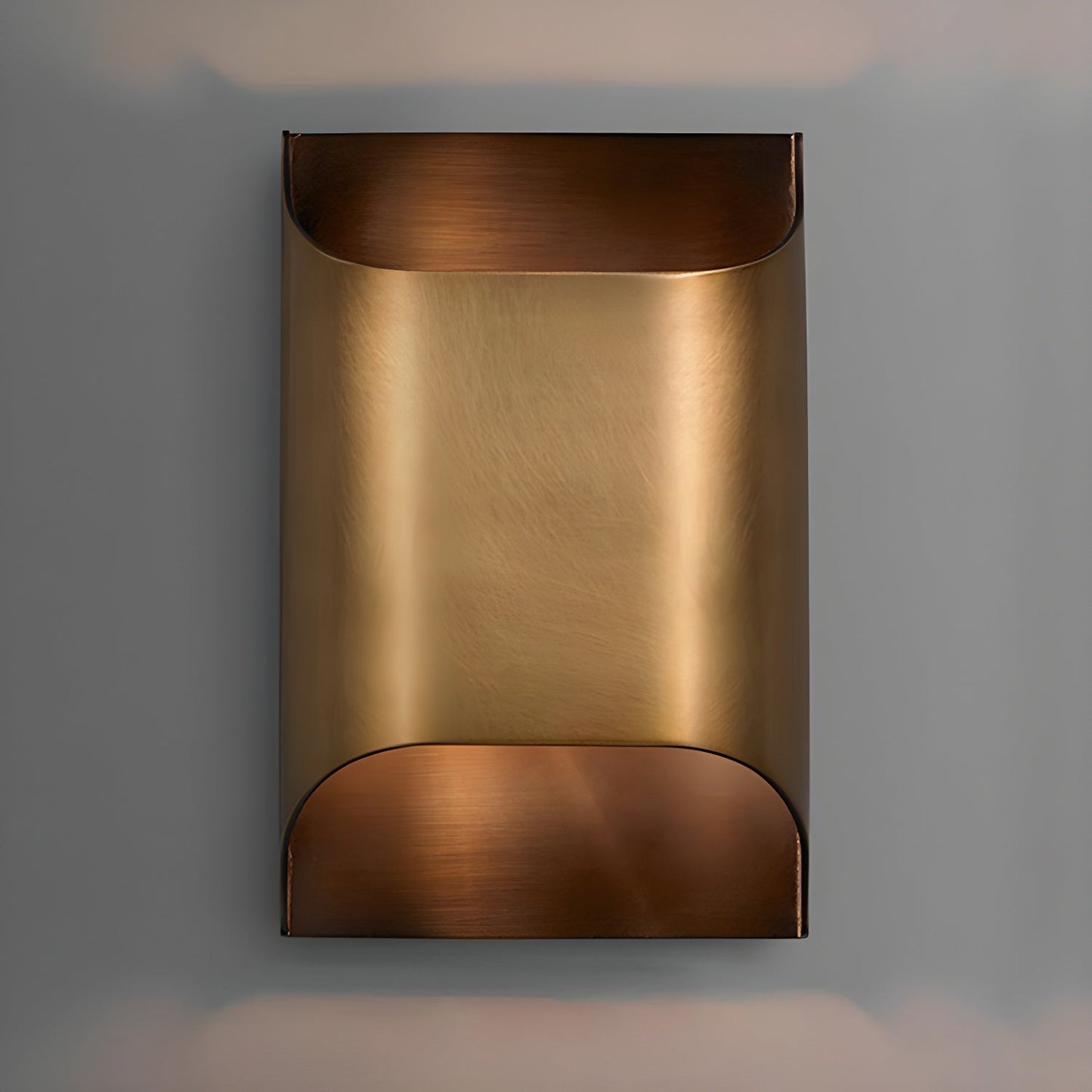 Leclerc Brass Wall Lamp – Polished Brass & Matte Black Sconce