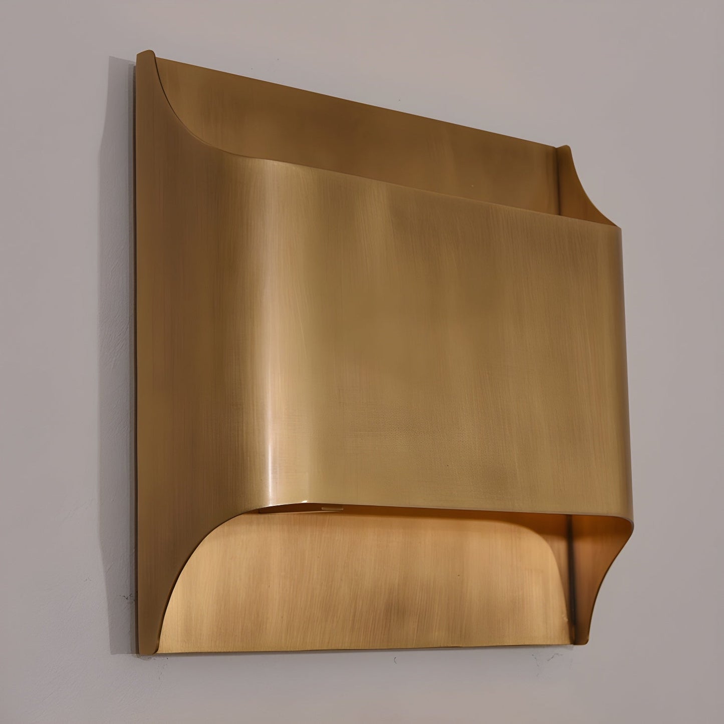 Leclerc Brass Wall Lamp – Polished Brass & Matte Black Sconce