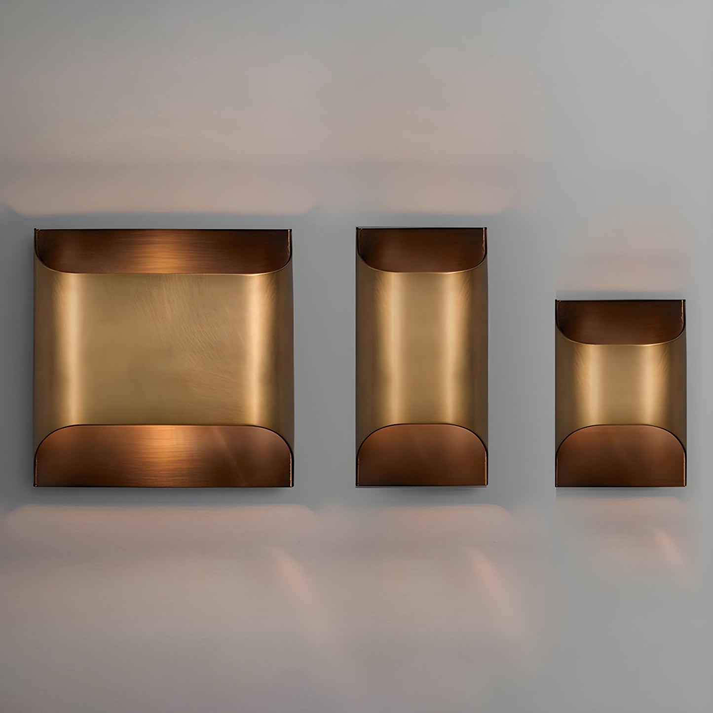 Leclerc Brass Wall Lamp – Polished Brass & Matte Black Sconce