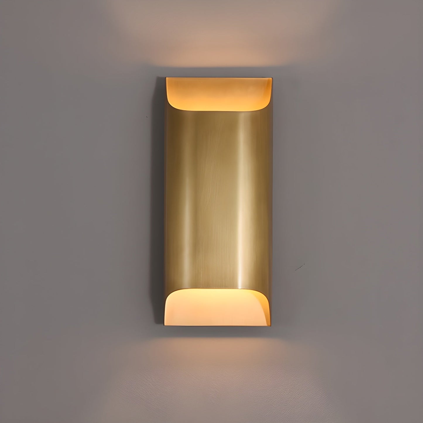 Leclerc Brass Wall Lamp – Polished Brass & Matte Black Sconce