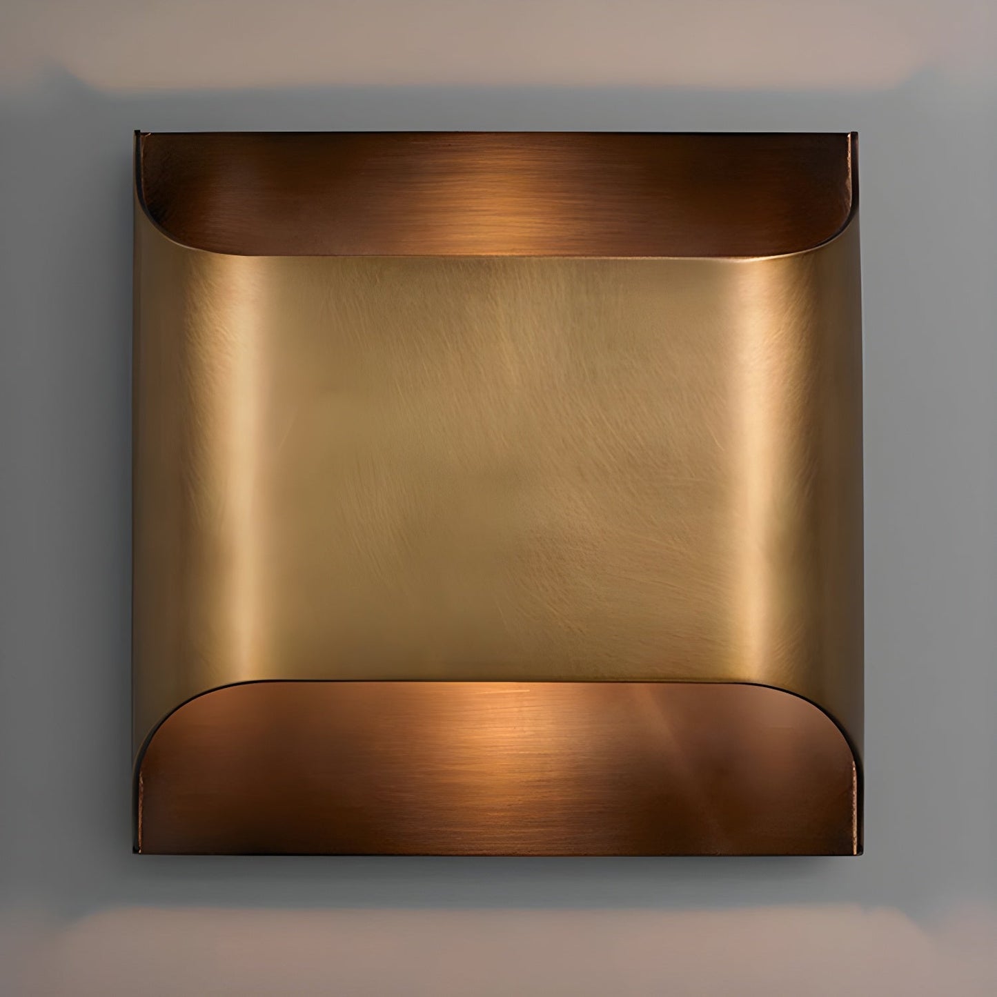 Leclerc Brass Wall Lamp – Polished Brass & Matte Black Sconce