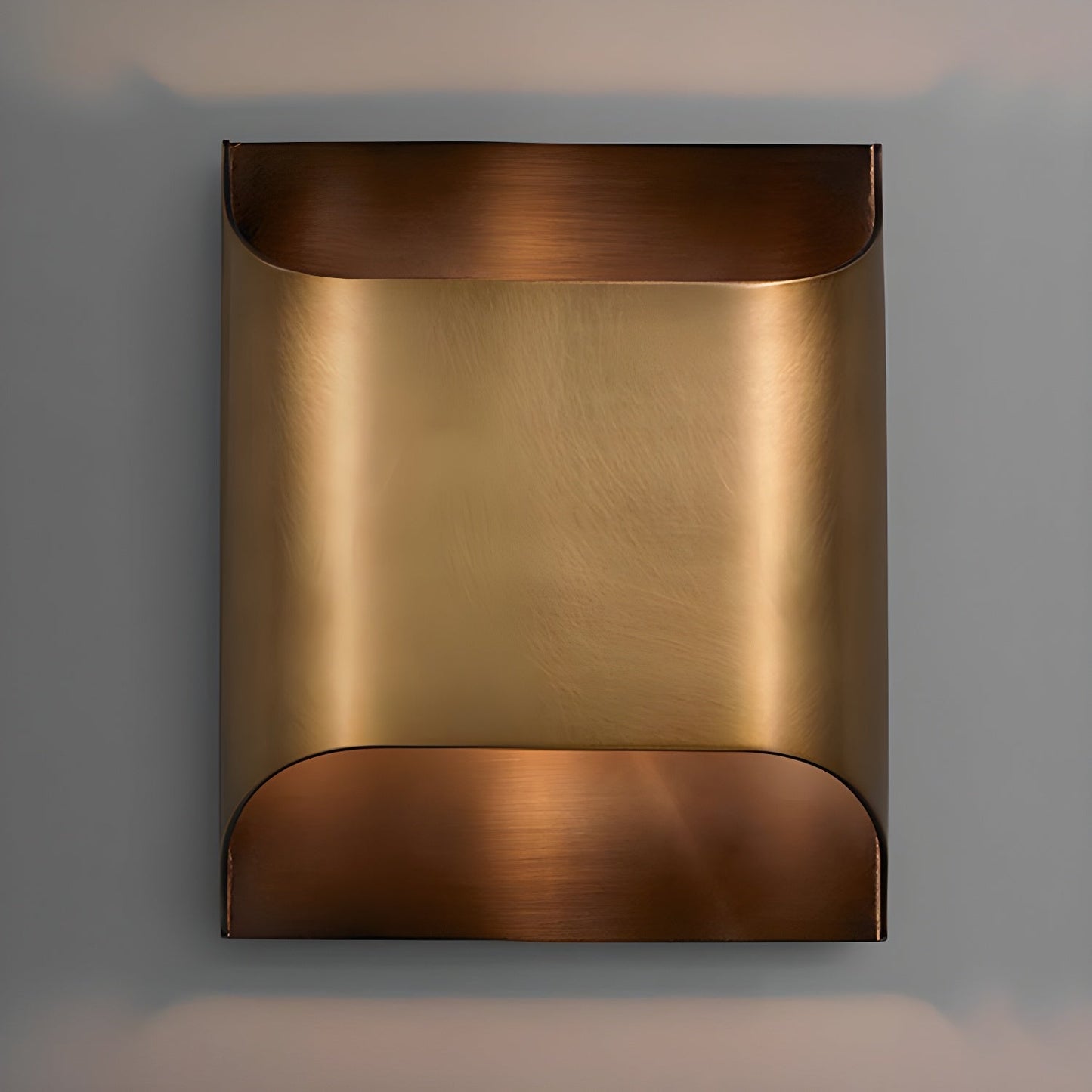 Leclerc Brass Wall Lamp – Polished Brass & Matte Black Sconce