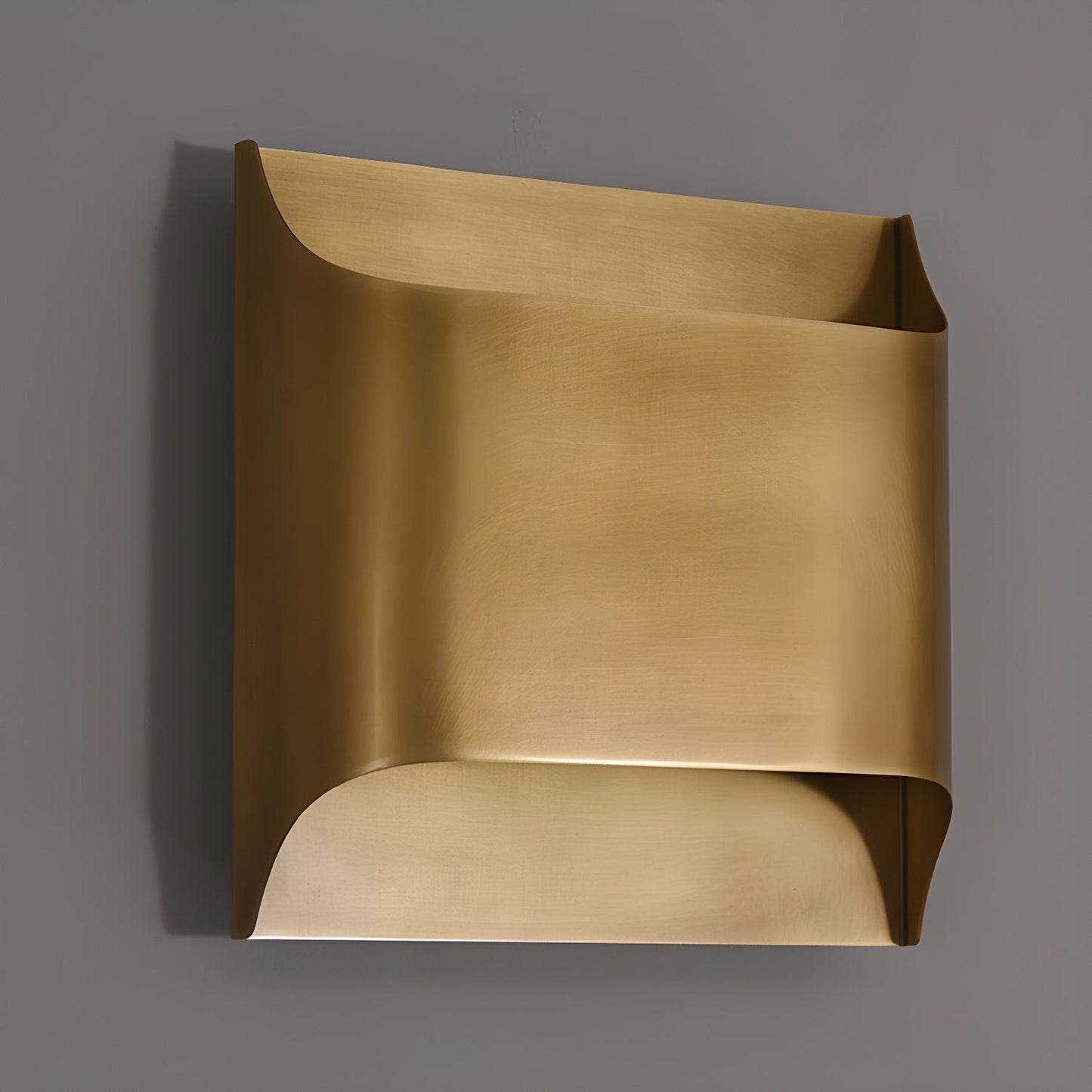 Leclerc Brass Wall Lamp – Polished Brass & Matte Black Sconce