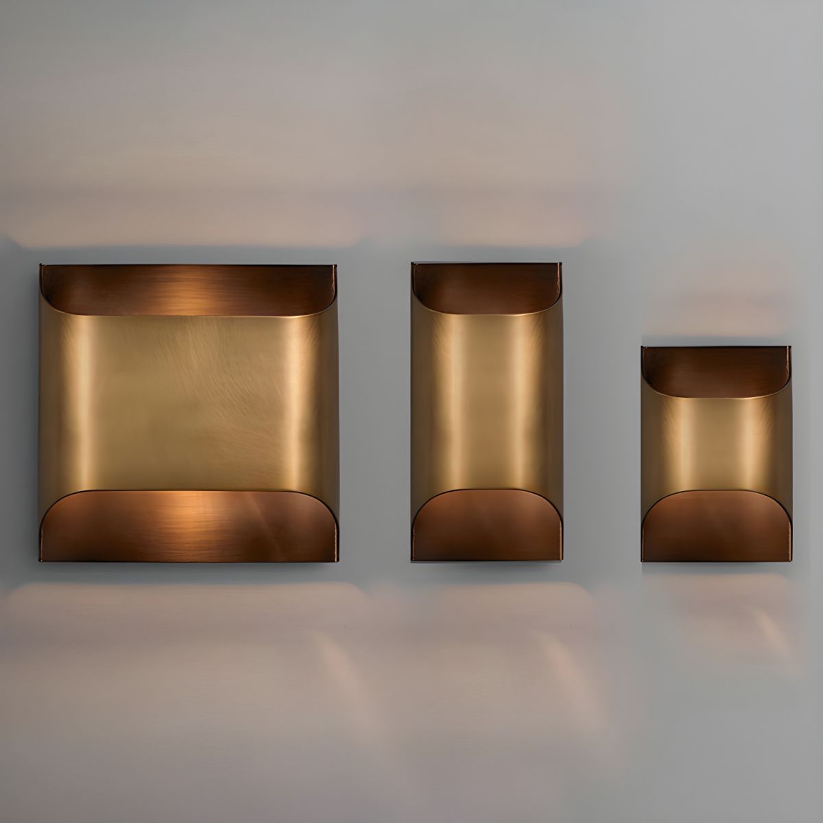 Leclerc Brass Wall Lamp – Polished Brass & Matte Black Sconce