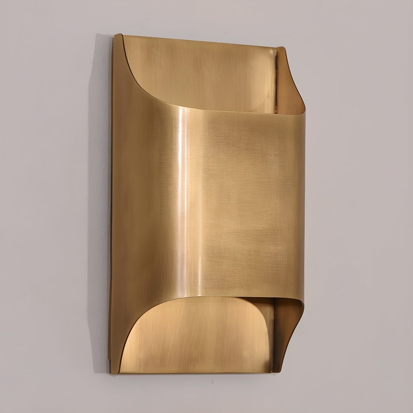 Leclerc Brass Wall Lamp – Polished Brass & Matte Black Sconce