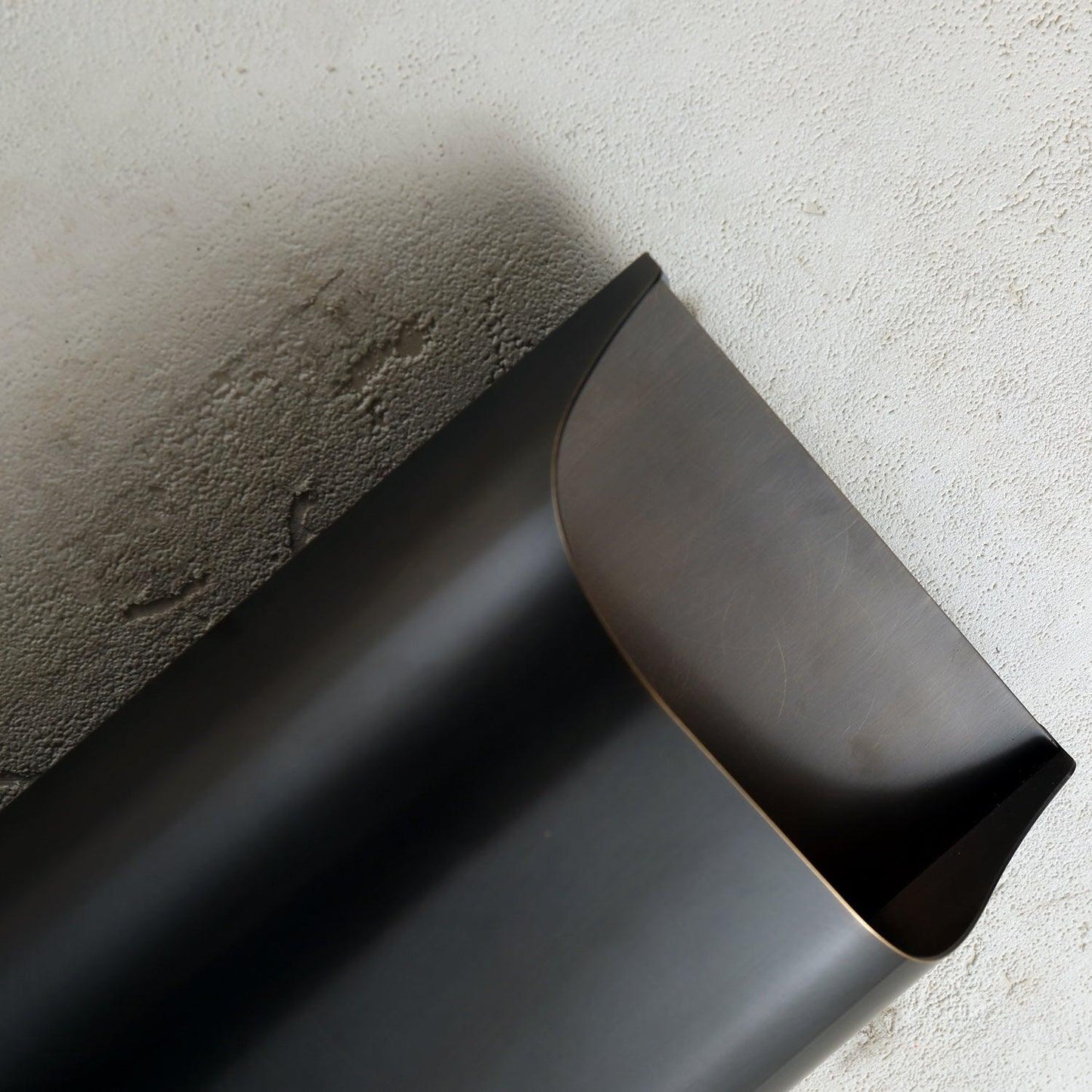 Leclerc Brass Wall Lamp – Polished Brass & Matte Black Sconce