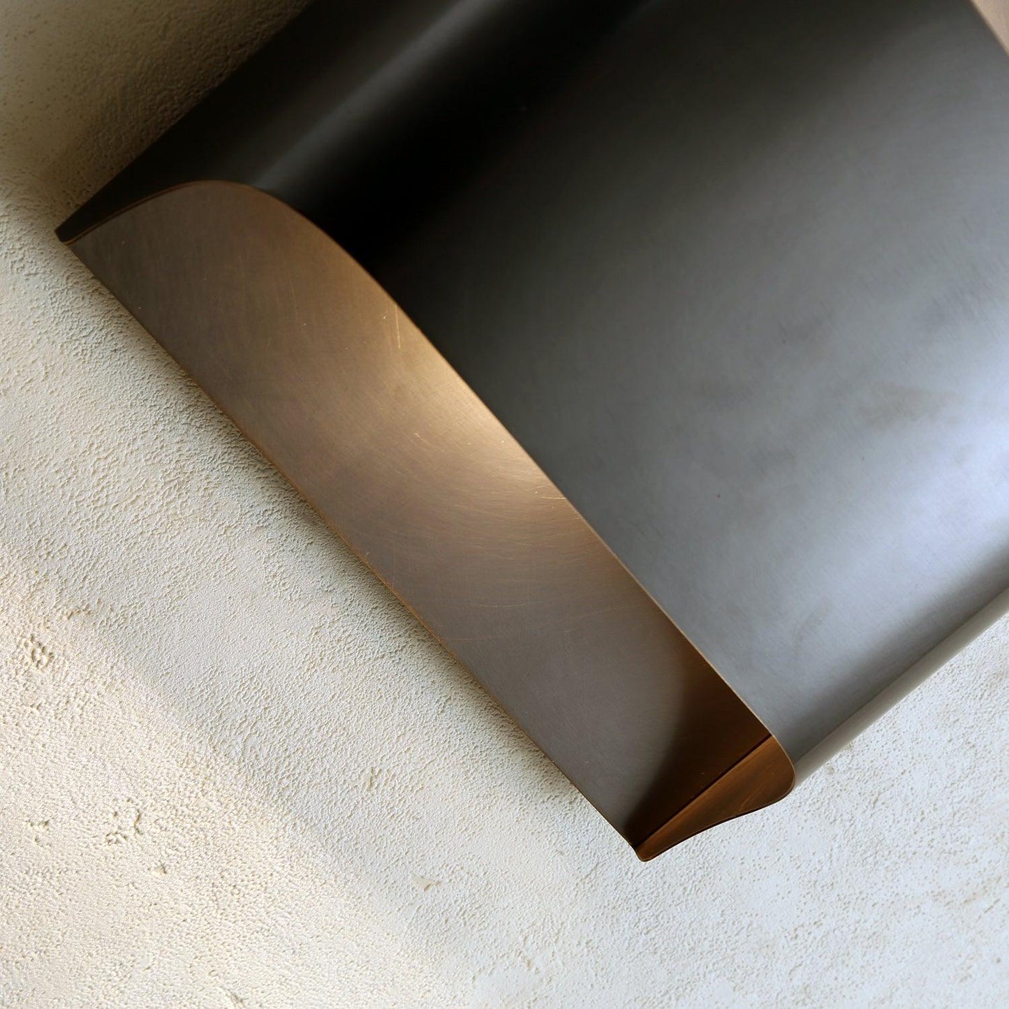 Leclerc Brass Wall Lamp – Polished Brass & Matte Black Sconce
