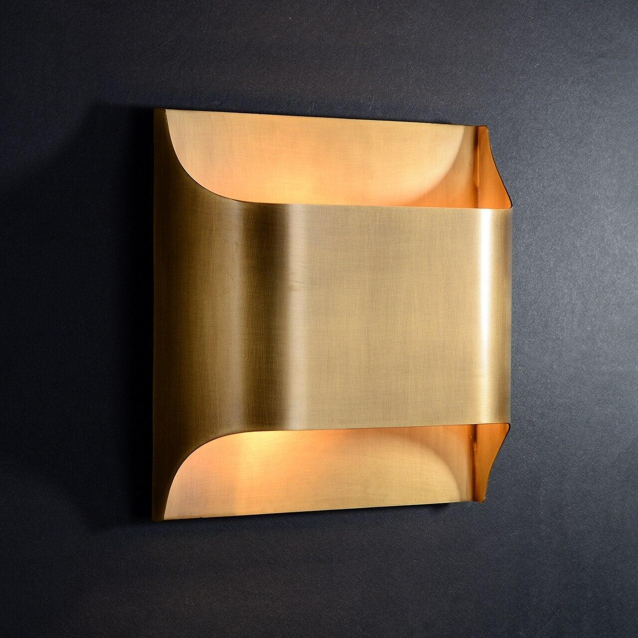 Leclerc Brass Wall Lamp – Polished Brass & Matte Black Sconce