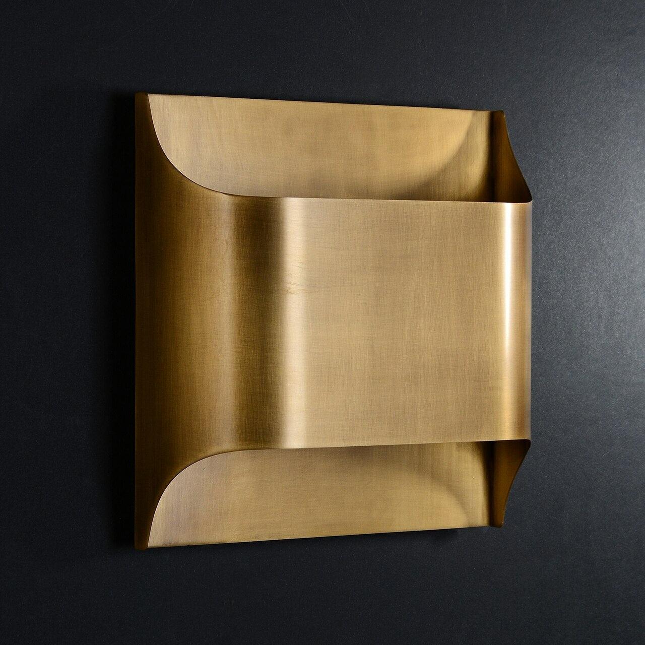 Leclerc Brass Wall Lamp – Polished Brass & Matte Black Sconce