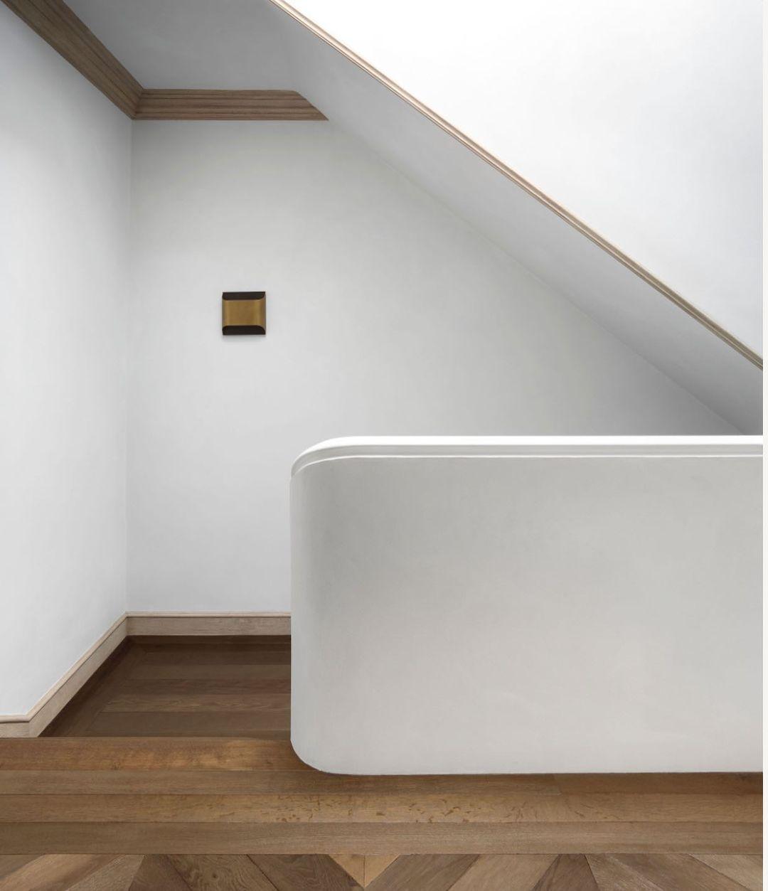 Leclerc Brass Wall Lamp – Polished Brass & Matte Black Sconce