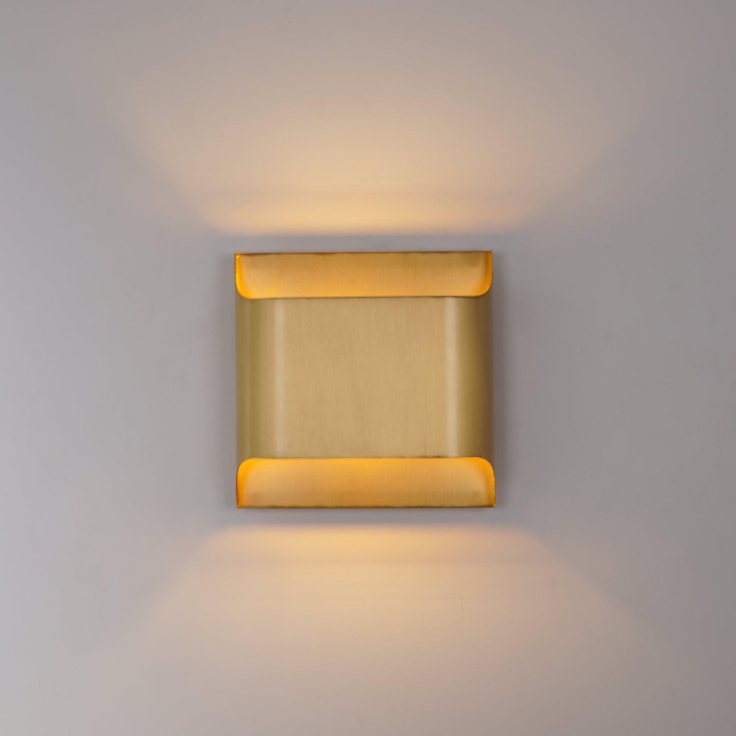 Leclerc Brass Wall Lamp – Polished Brass & Matte Black Sconce