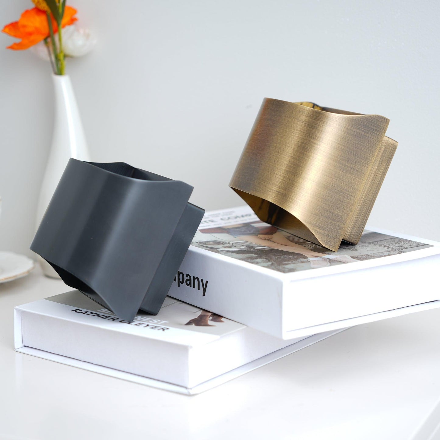 Leclerc Brass Wall Lamp – Polished Brass & Matte Black Sconce