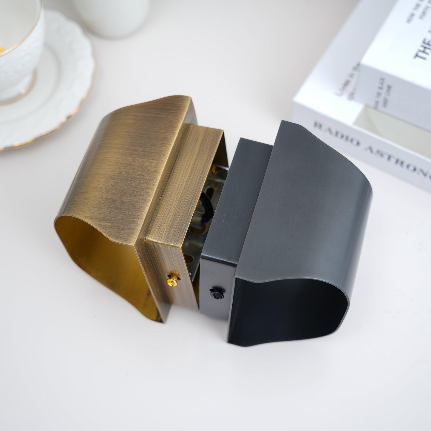 Leclerc Brass Wall Lamp – Polished Brass & Matte Black Sconce