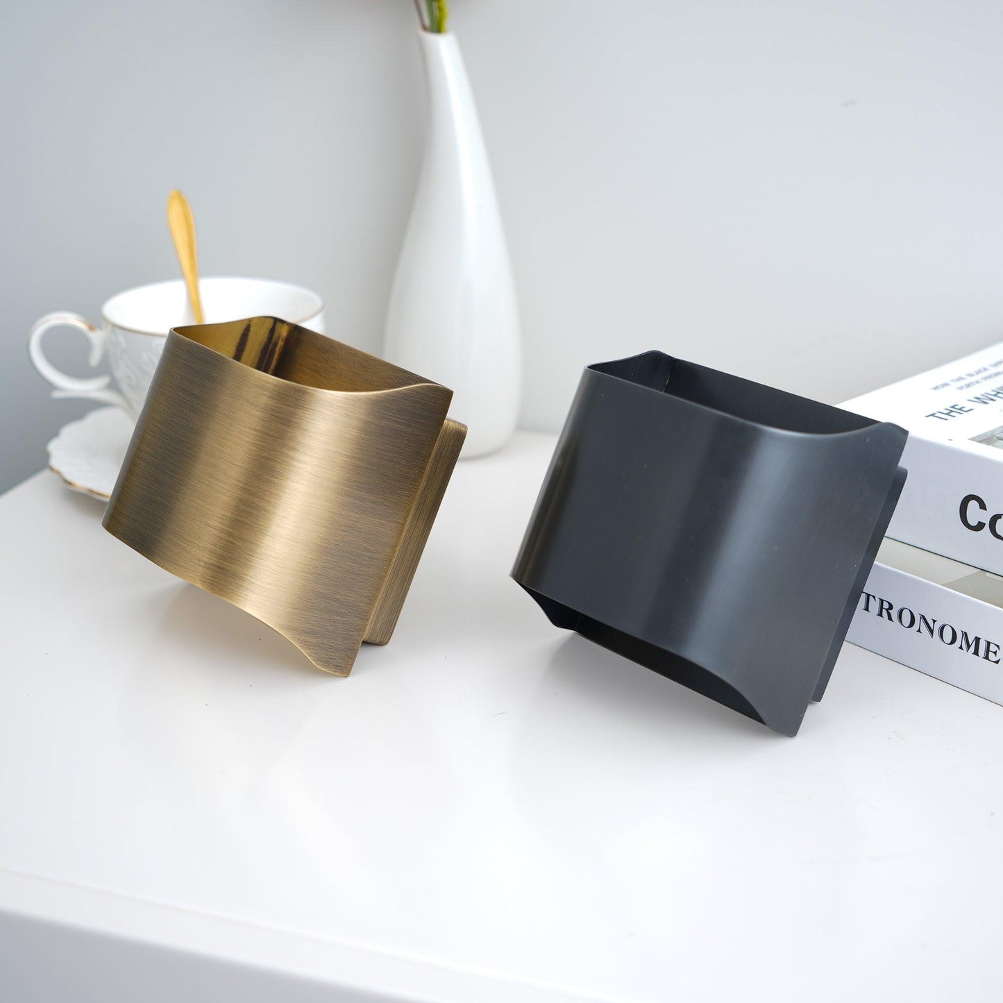Leclerc Brass Wall Lamp – Polished Brass & Matte Black Sconce