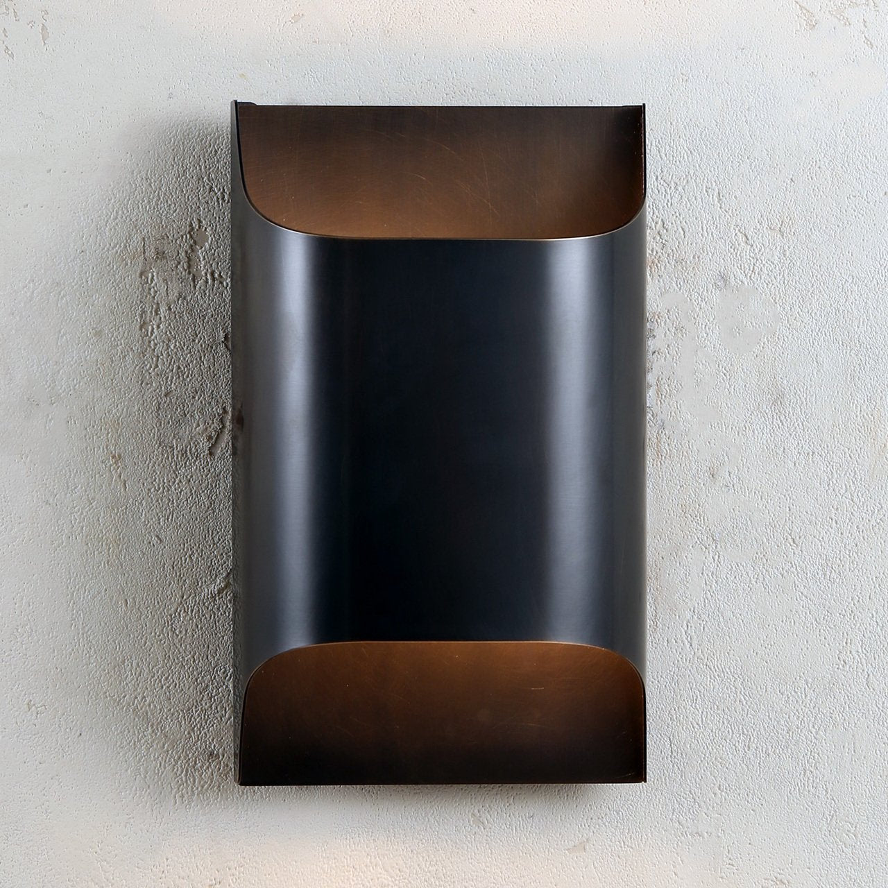 Leclerc Brass Wall Lamp – Polished Brass & Matte Black Sconce