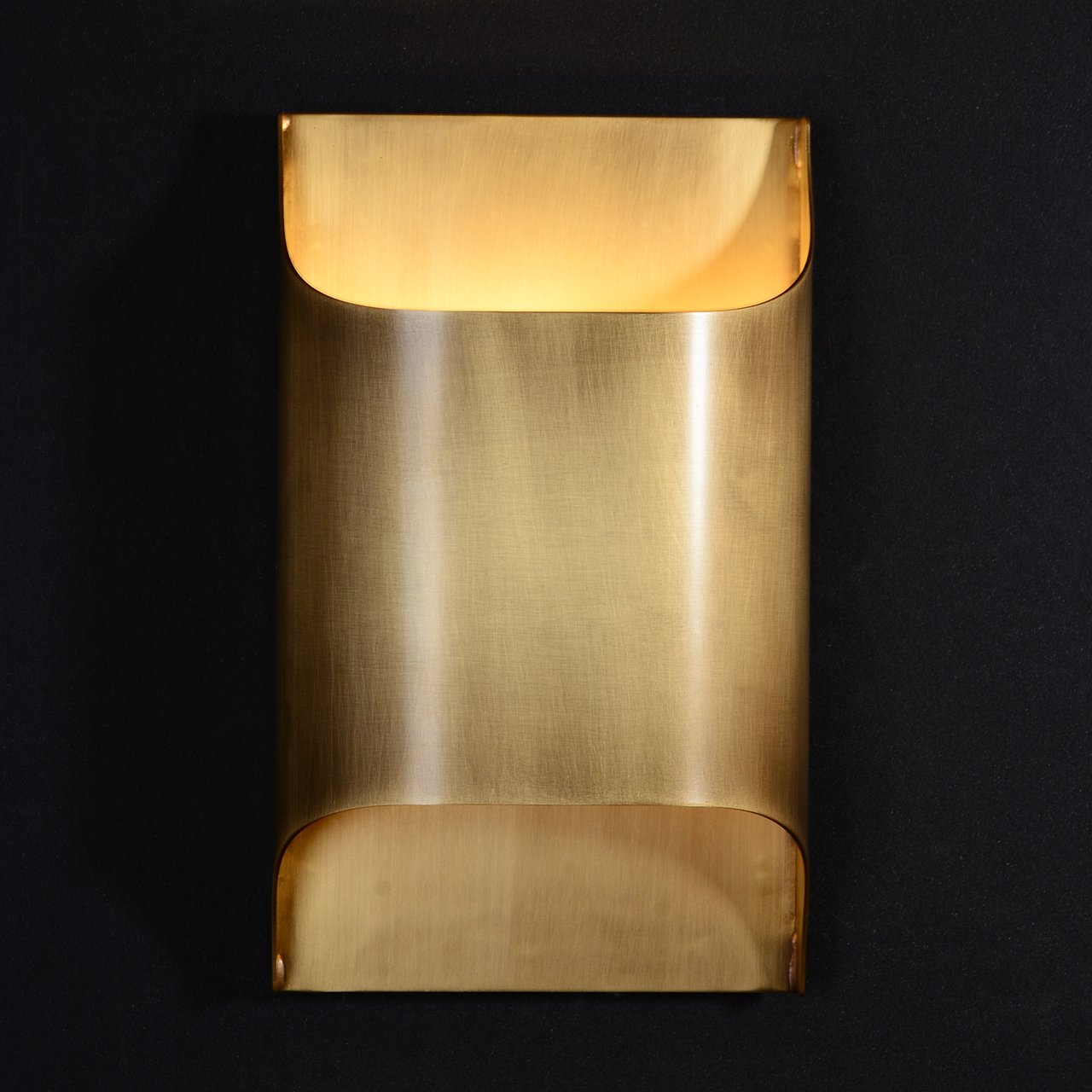 Leclerc Brass Wall Lamp – Polished Brass & Matte Black Sconce