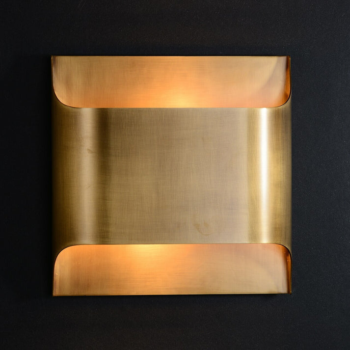 Leclerc Brass Wall Lamp – Polished Brass & Matte Black Sconce