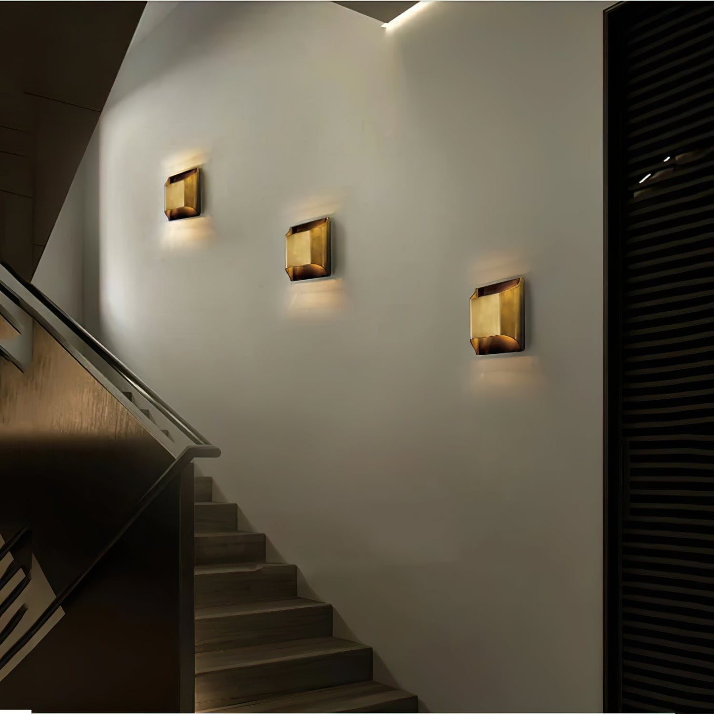Leclerc Brass Wall Lamp – Polished Brass & Matte Black Sconce